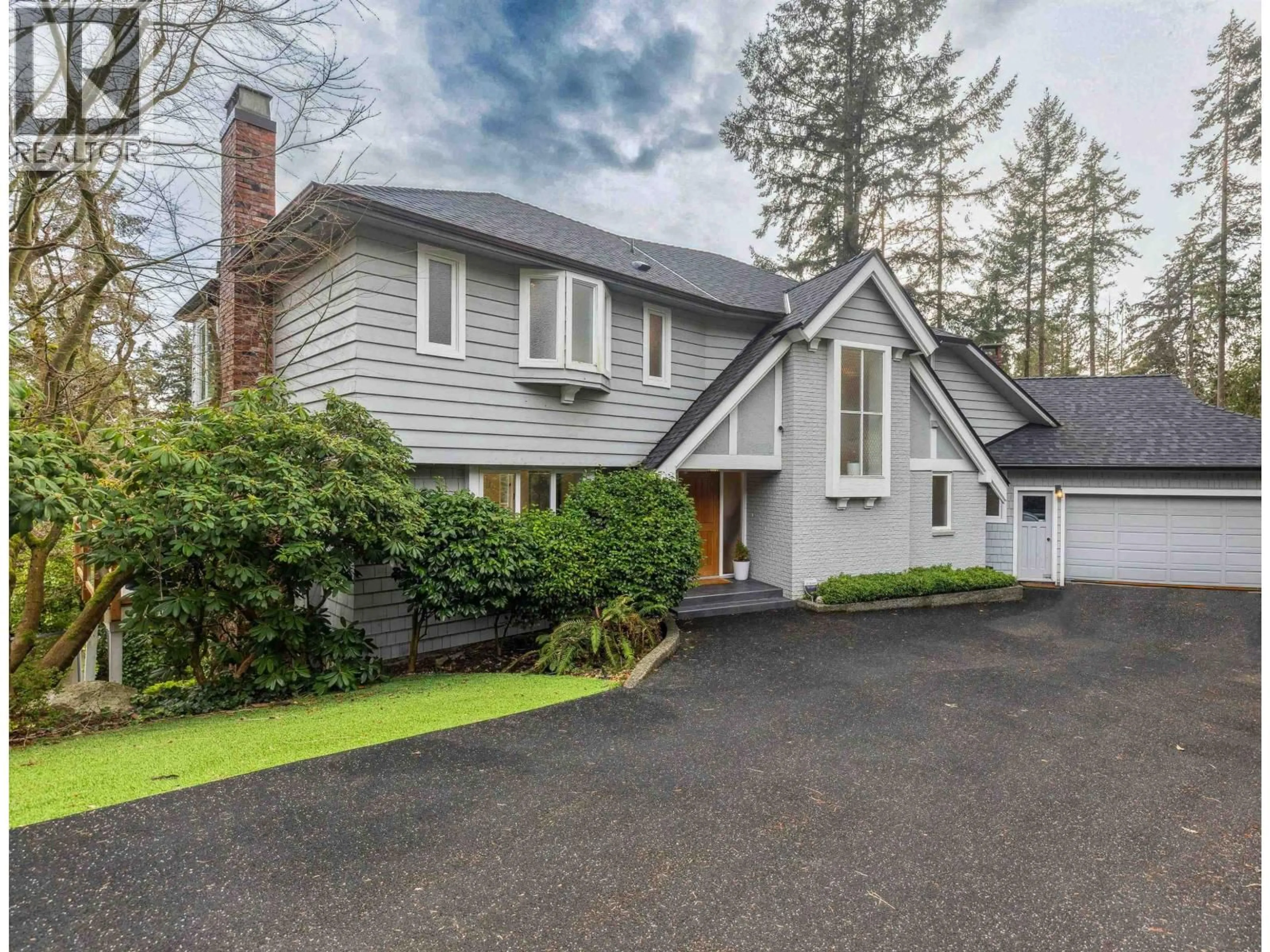 Home with vinyl exterior material, street for 3714 SOUTHRIDGE PLACE, West Vancouver British Columbia V7V3H8