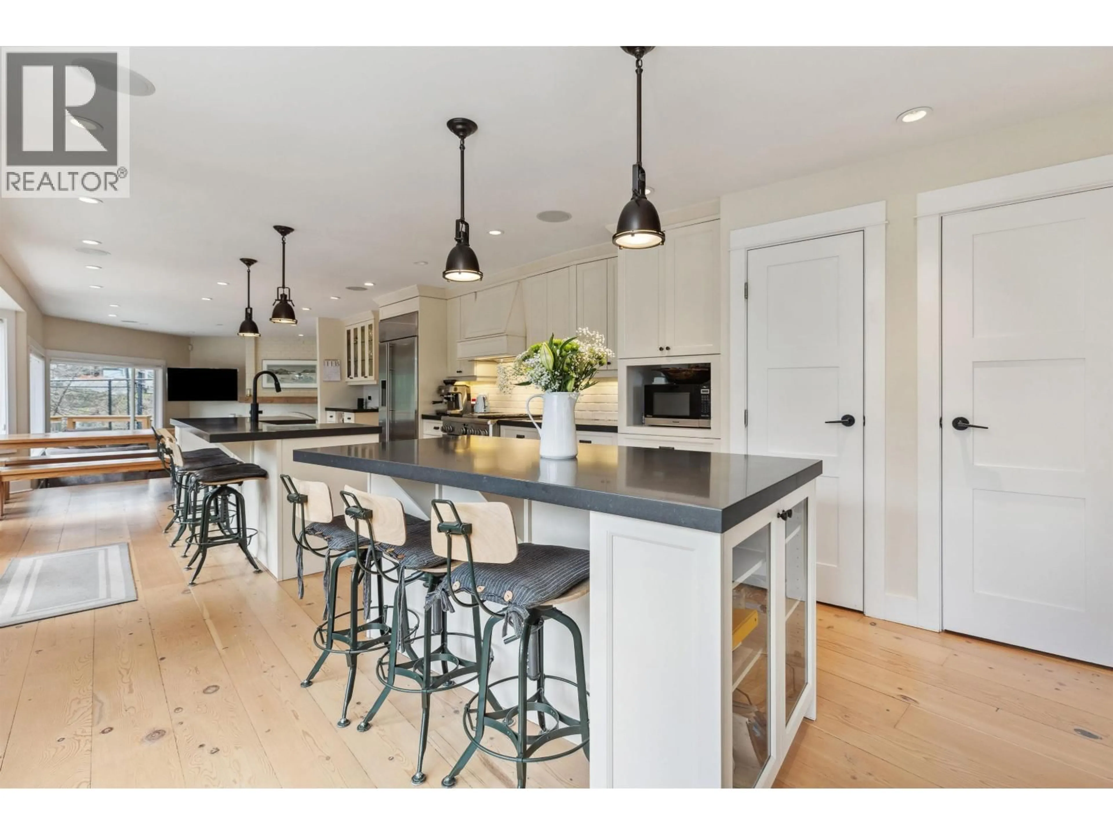 Open concept kitchen, unknown for 3714 SOUTHRIDGE PLACE, West Vancouver British Columbia V7V3H8