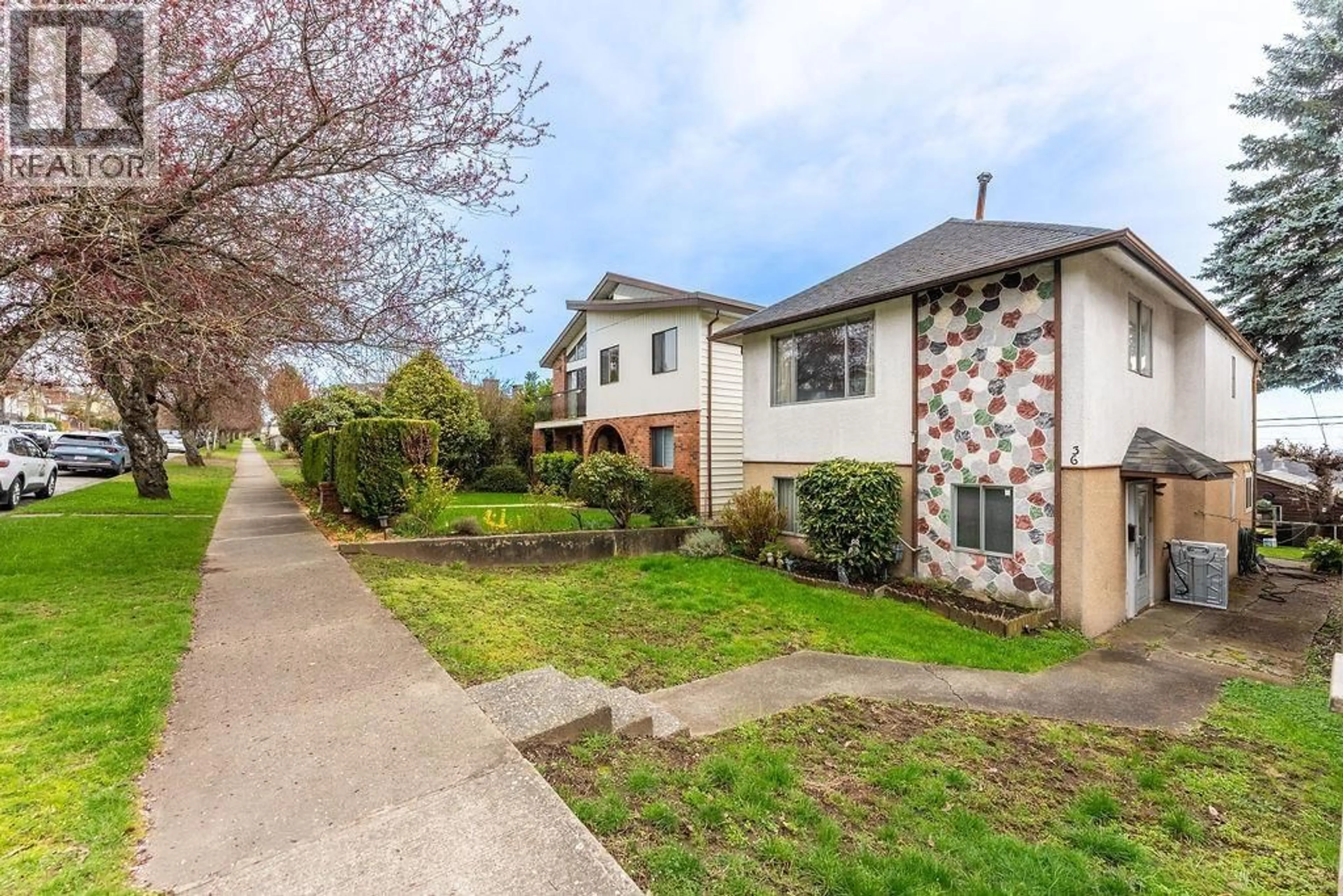 A pic from outside/outdoor area/front of a property/back of a property/a pic from drone, street for 36 60TH AVENUE, Vancouver British Columbia V5X1Z6