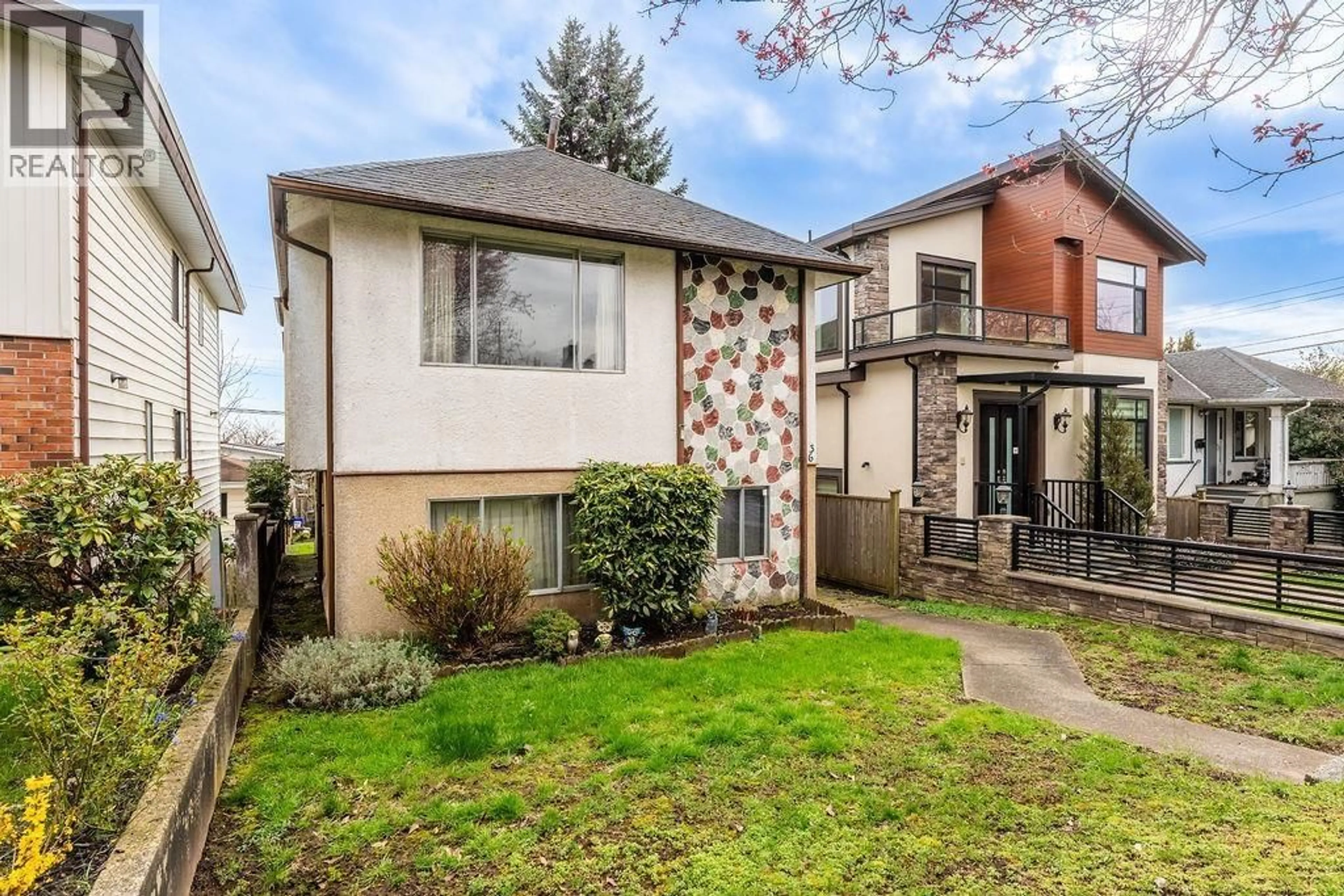 Home with vinyl exterior material, street for 36 60TH AVENUE, Vancouver British Columbia V5X1Z6