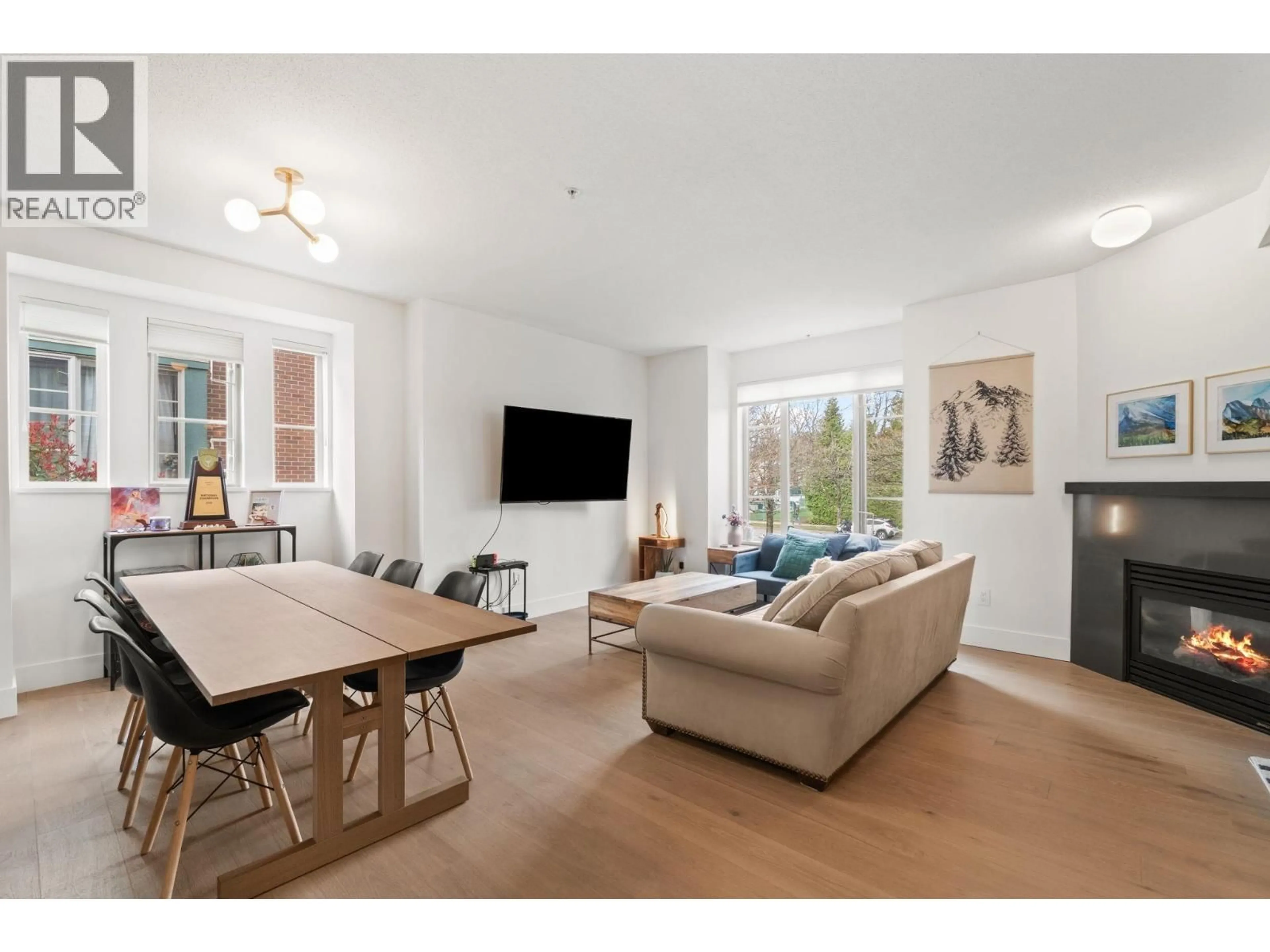 Living room with furniture, wood/laminate floor for 2561 EAST MALL, Vancouver British Columbia V6T2K8