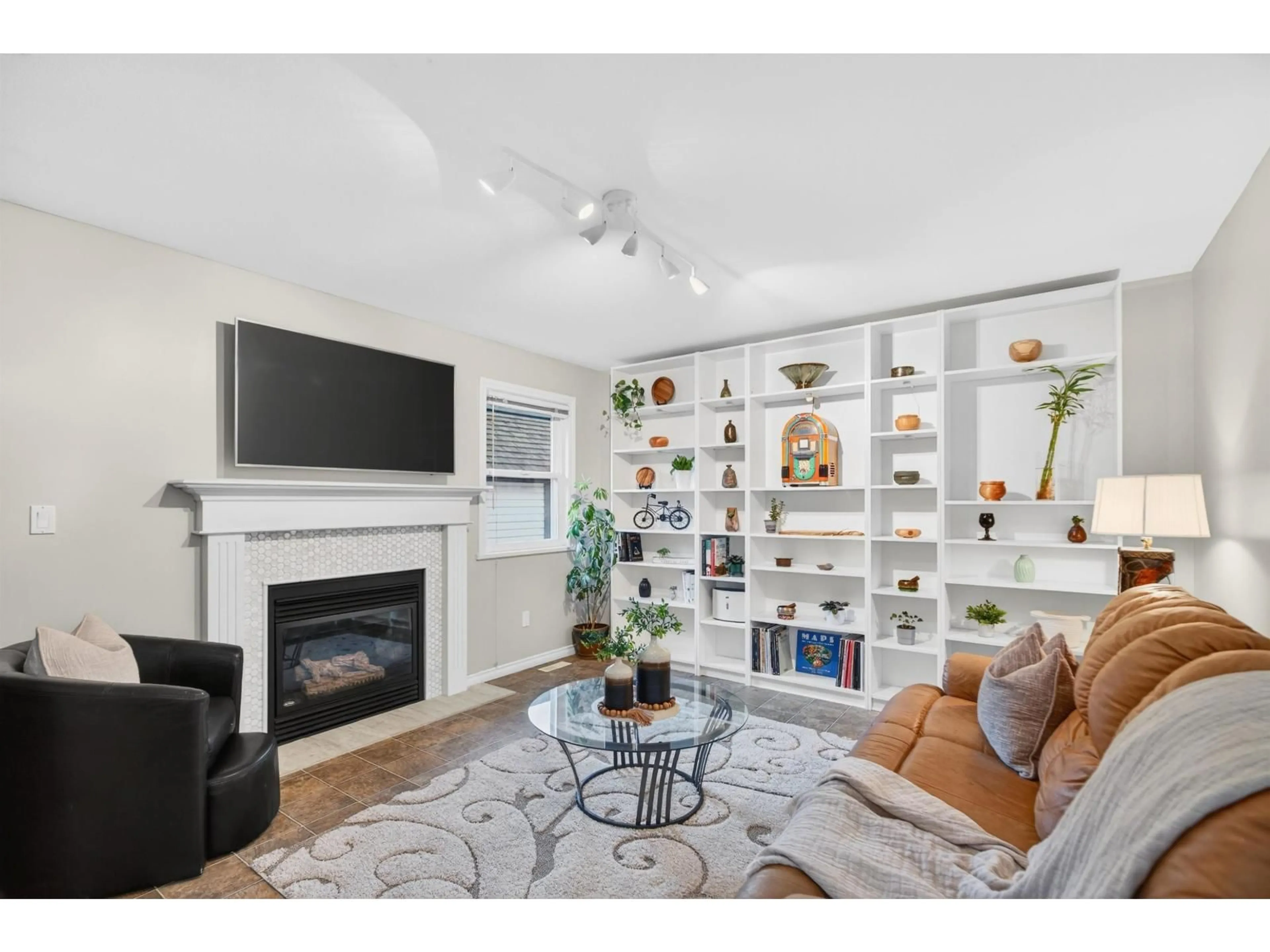 Living room with furniture, unknown for 21628 47A AVENUE, Langley British Columbia V3A8S2