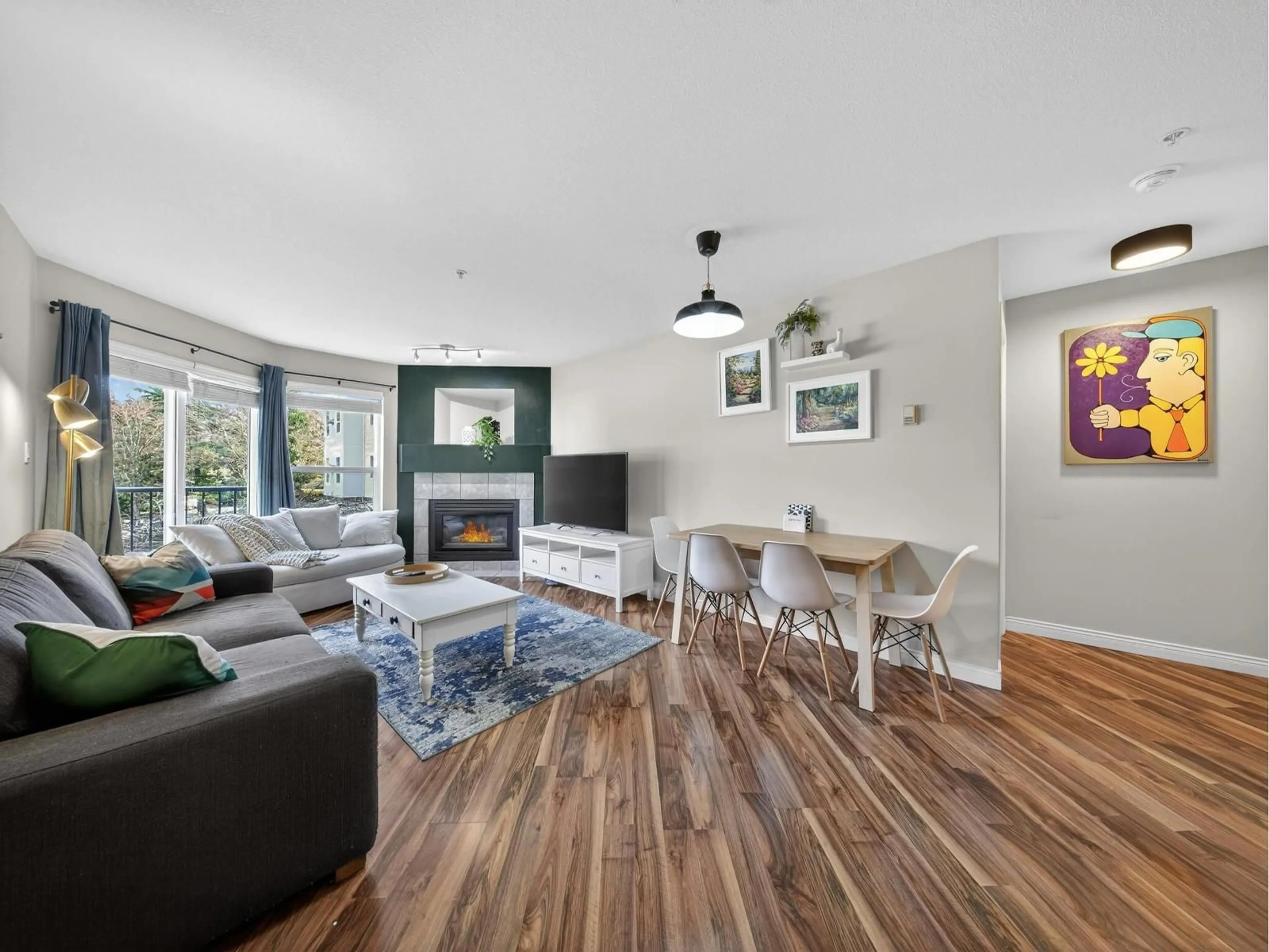 Living room with furniture, wood/laminate floor for 211 - 33480 GEORGE FERGUSON WAY, Abbotsford British Columbia V2S8G1