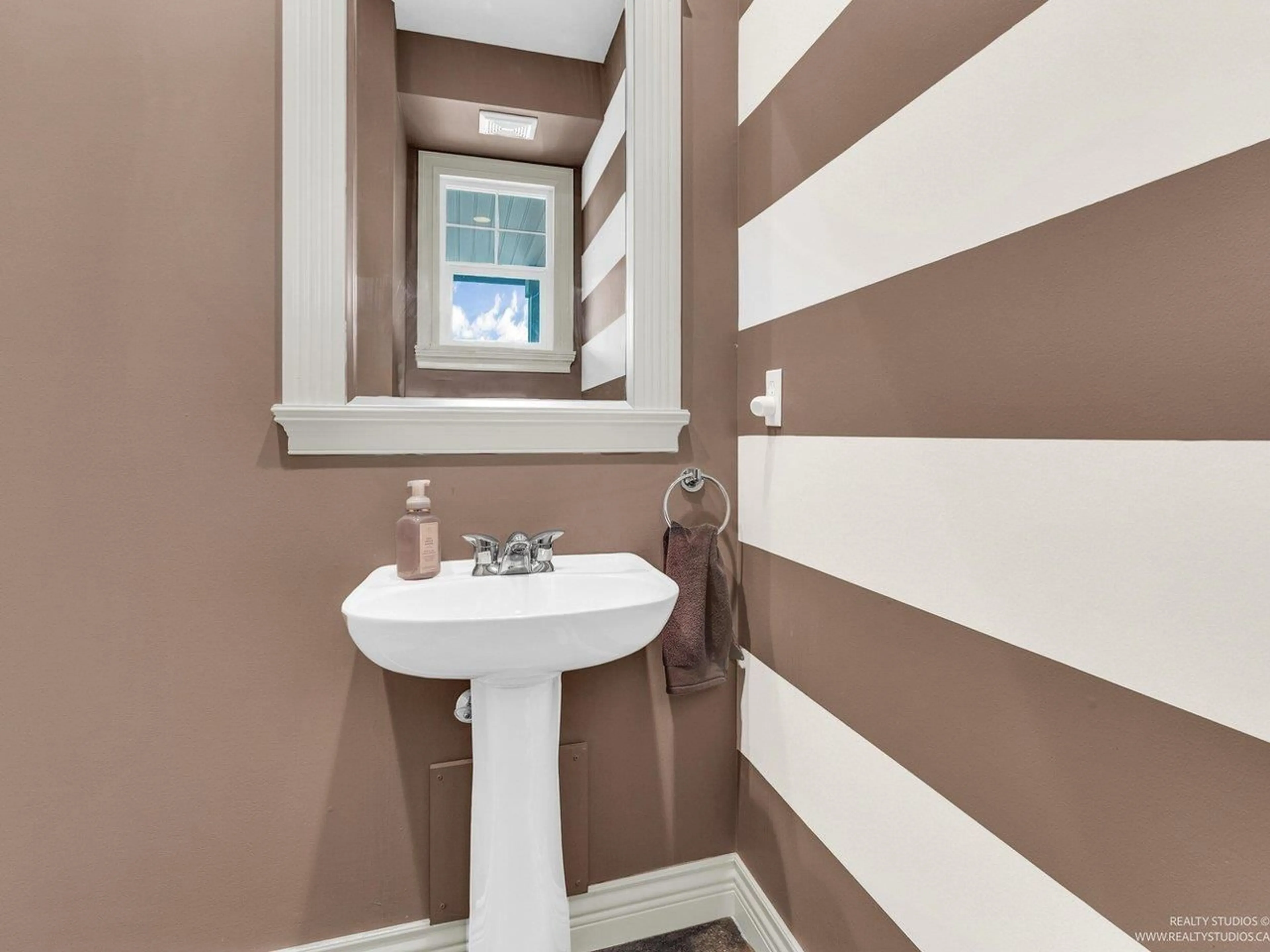Standard bathroom, ceramic/tile floor for 6573 193 STREET, Surrey British Columbia V4N5P9