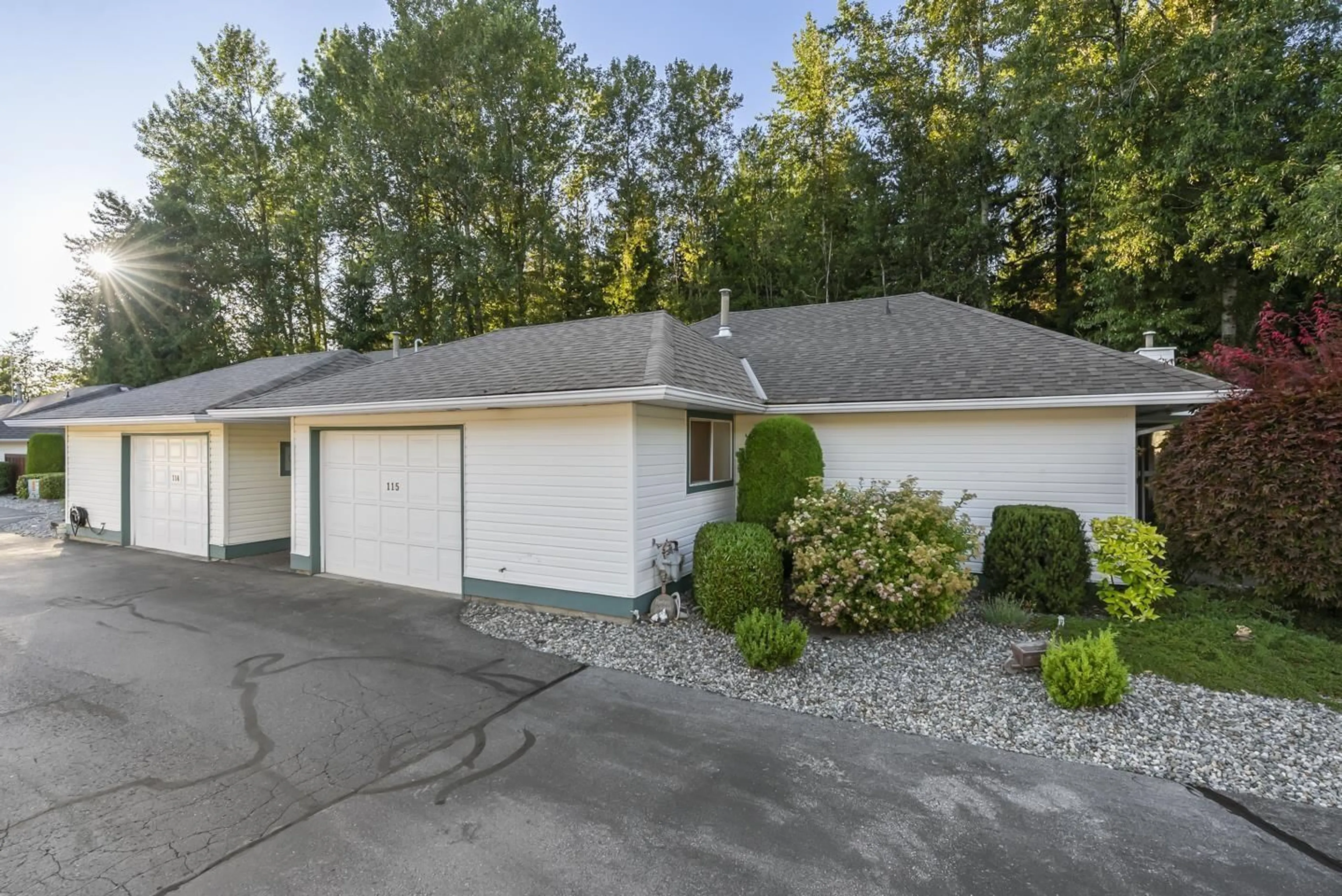 Indoor garage for 115 - 10172 141 STREET, Surrey British Columbia V3T4P6