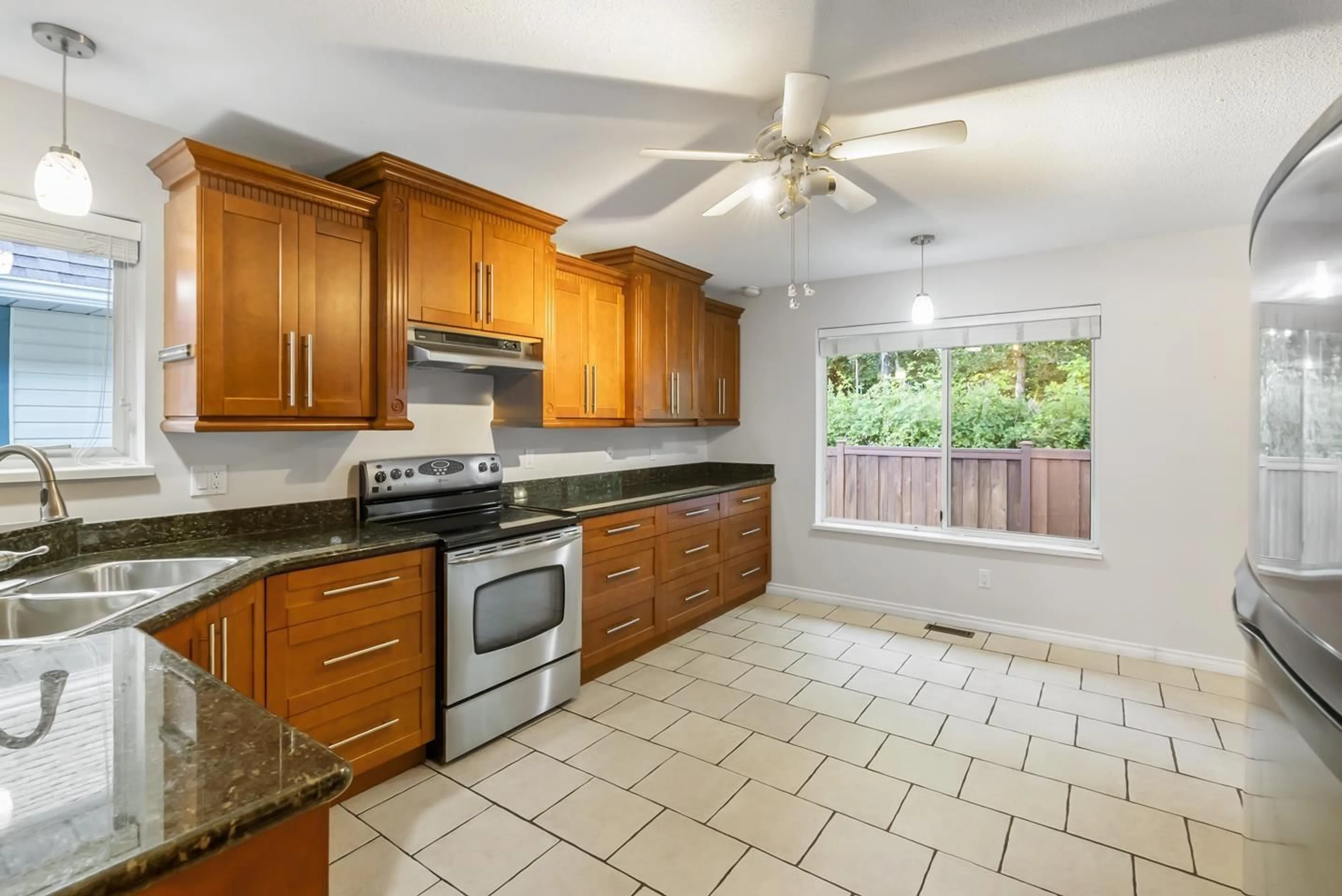 Standard kitchen, ceramic/tile floor for 115 - 10172 141 STREET, Surrey British Columbia V3T4P6