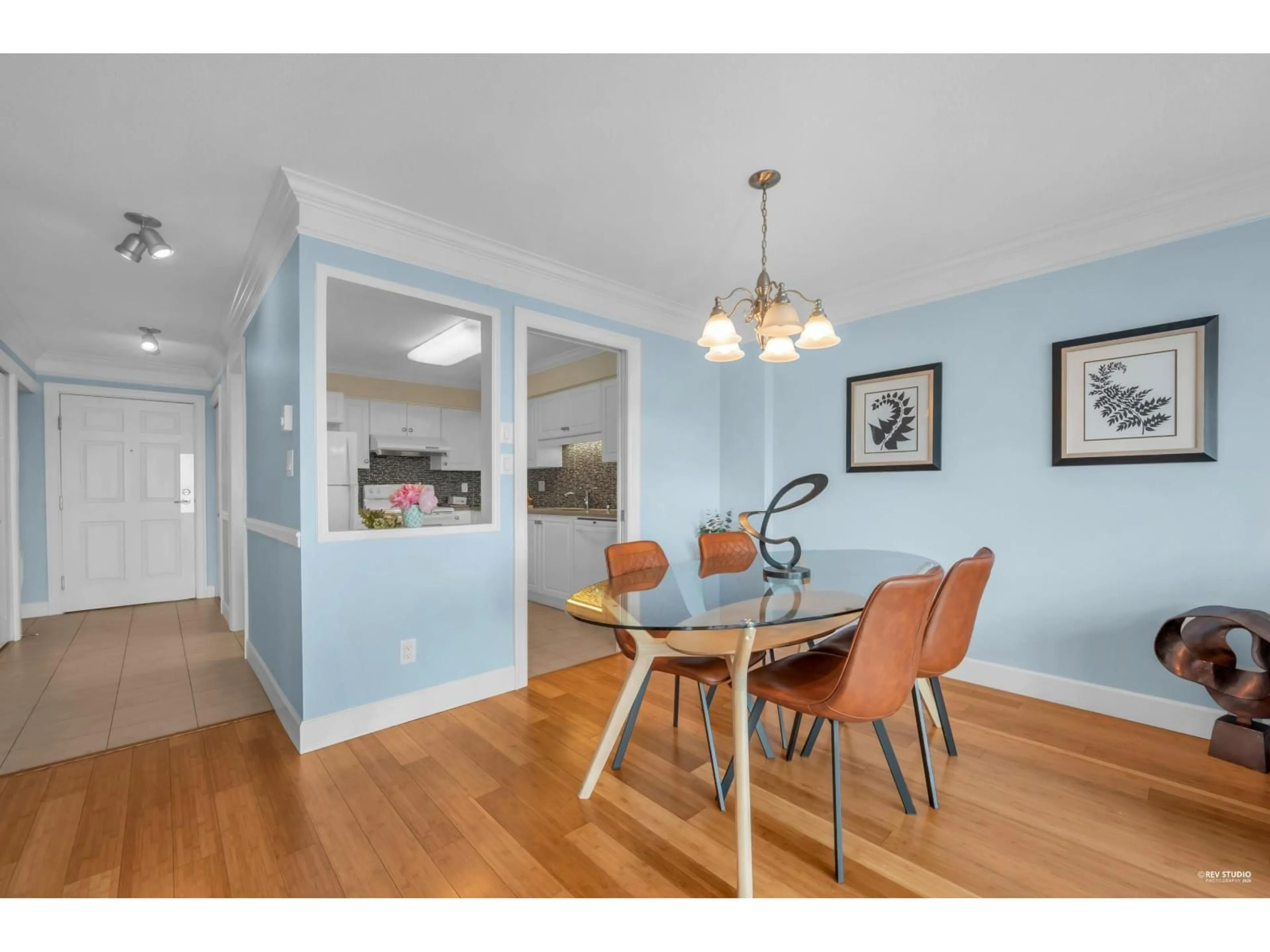 Dining room, wood/laminate floor for 1003 - 15038 101 AVENUE, Surrey British Columbia V3R0N2