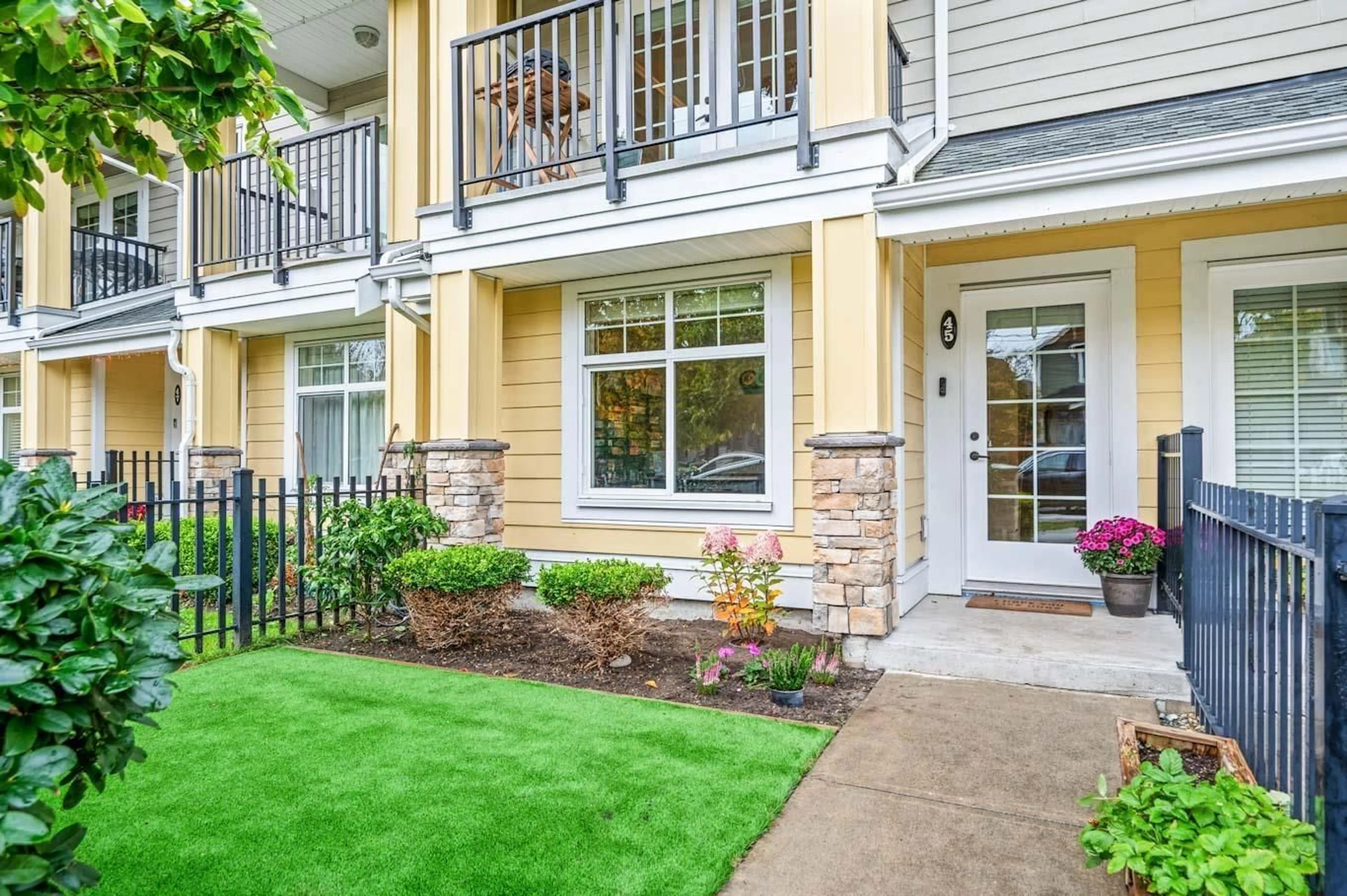 Patio, street for 45 - 17171 2B AVENUE, Surrey British Columbia V3Z9R1