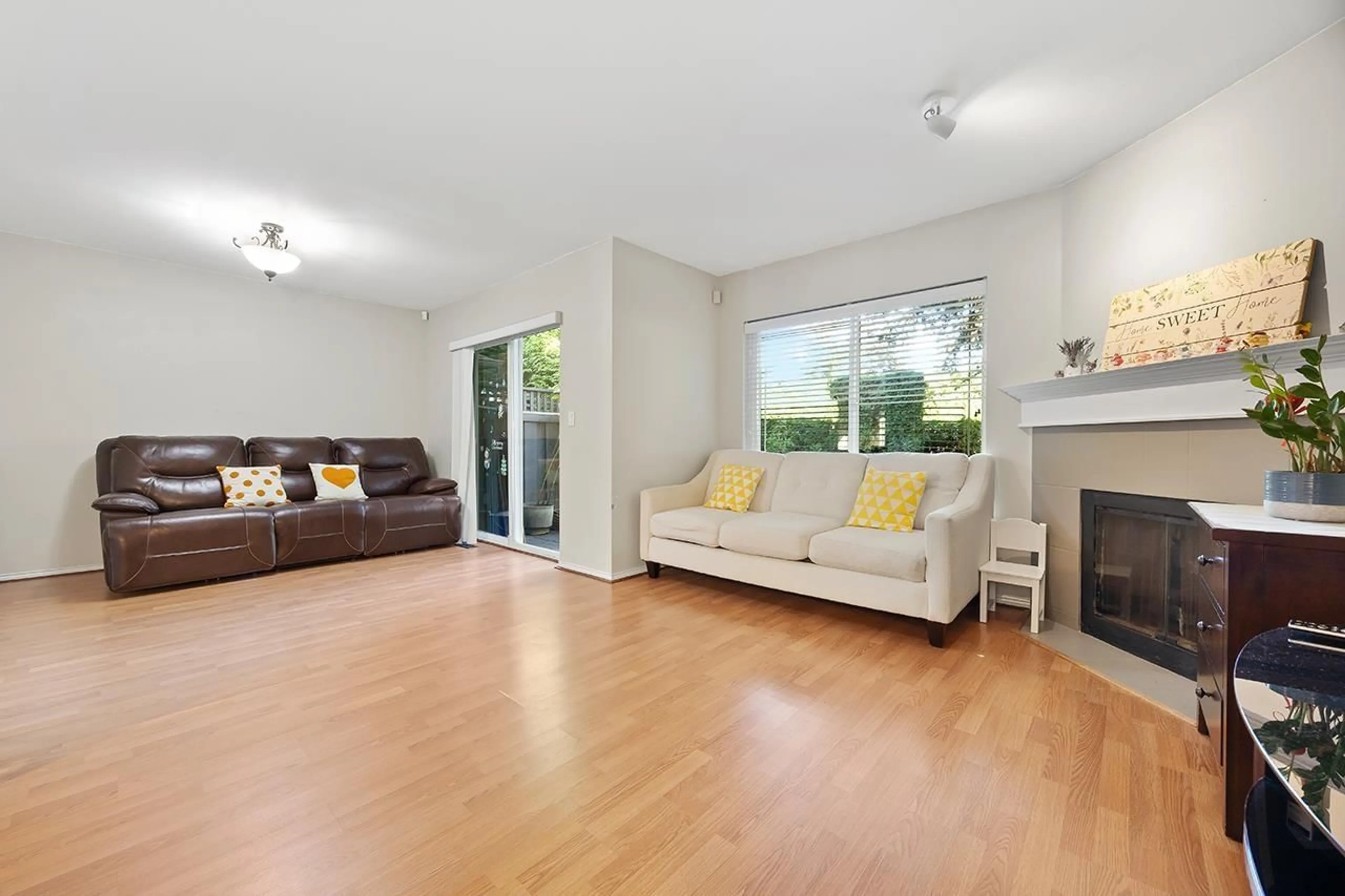 Living room with furniture, unknown for 204 - 16233 82 AVENUE, Surrey British Columbia V4N0P7