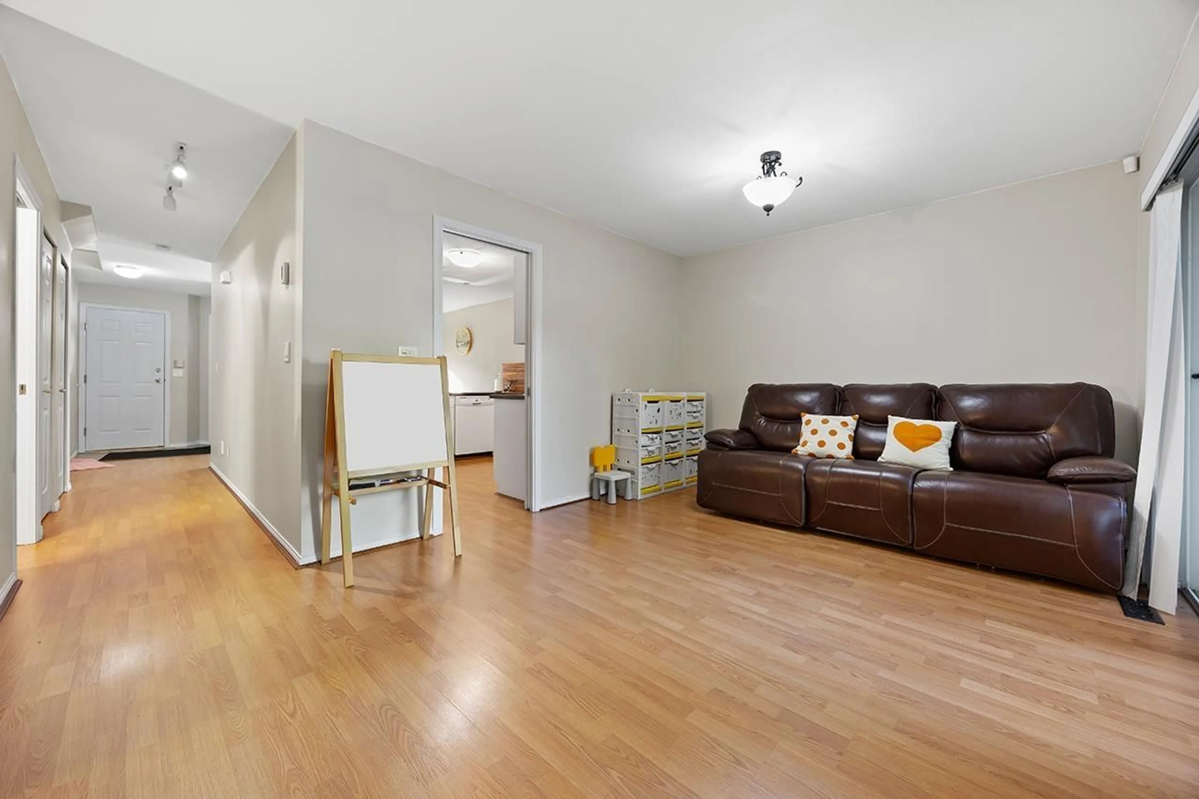 Living room with furniture, unknown for 204 - 16233 82 AVENUE, Surrey British Columbia V4N0P7