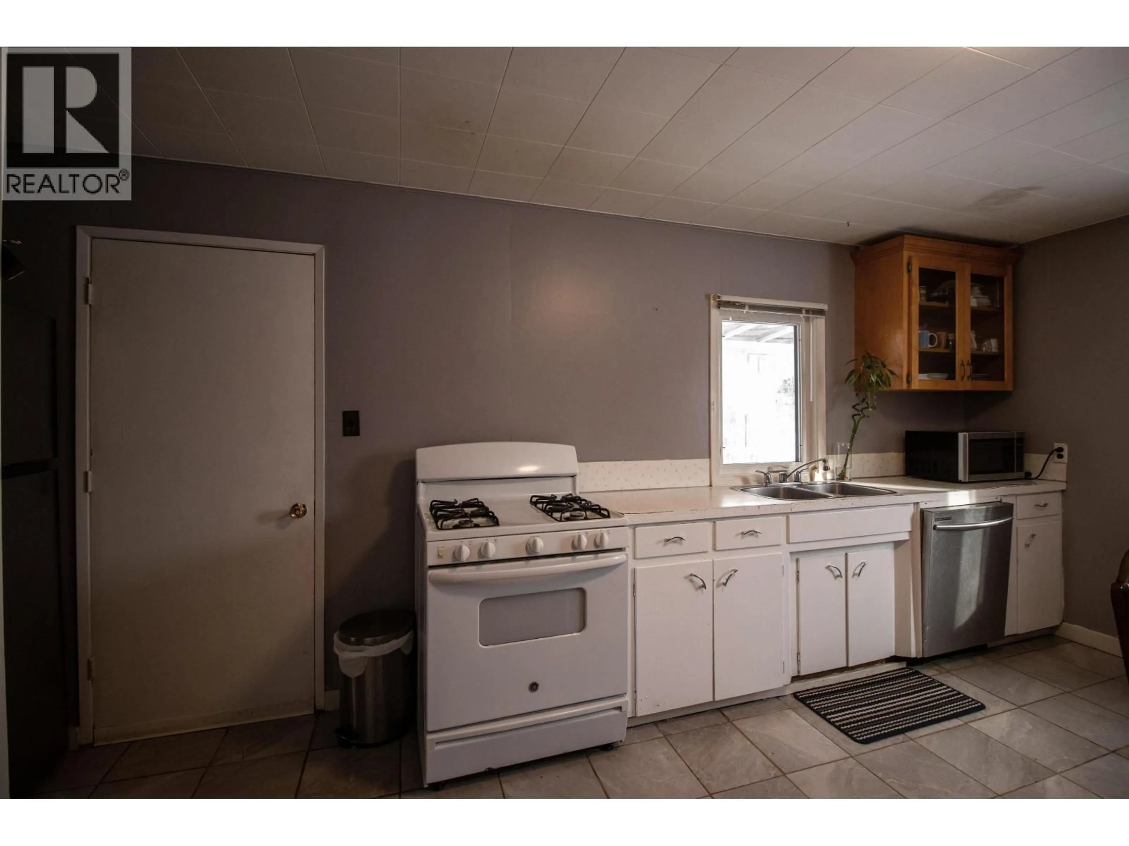Standard kitchen, unknown for 10220 96 AVENUE, Fort St. John British Columbia V1J1L4