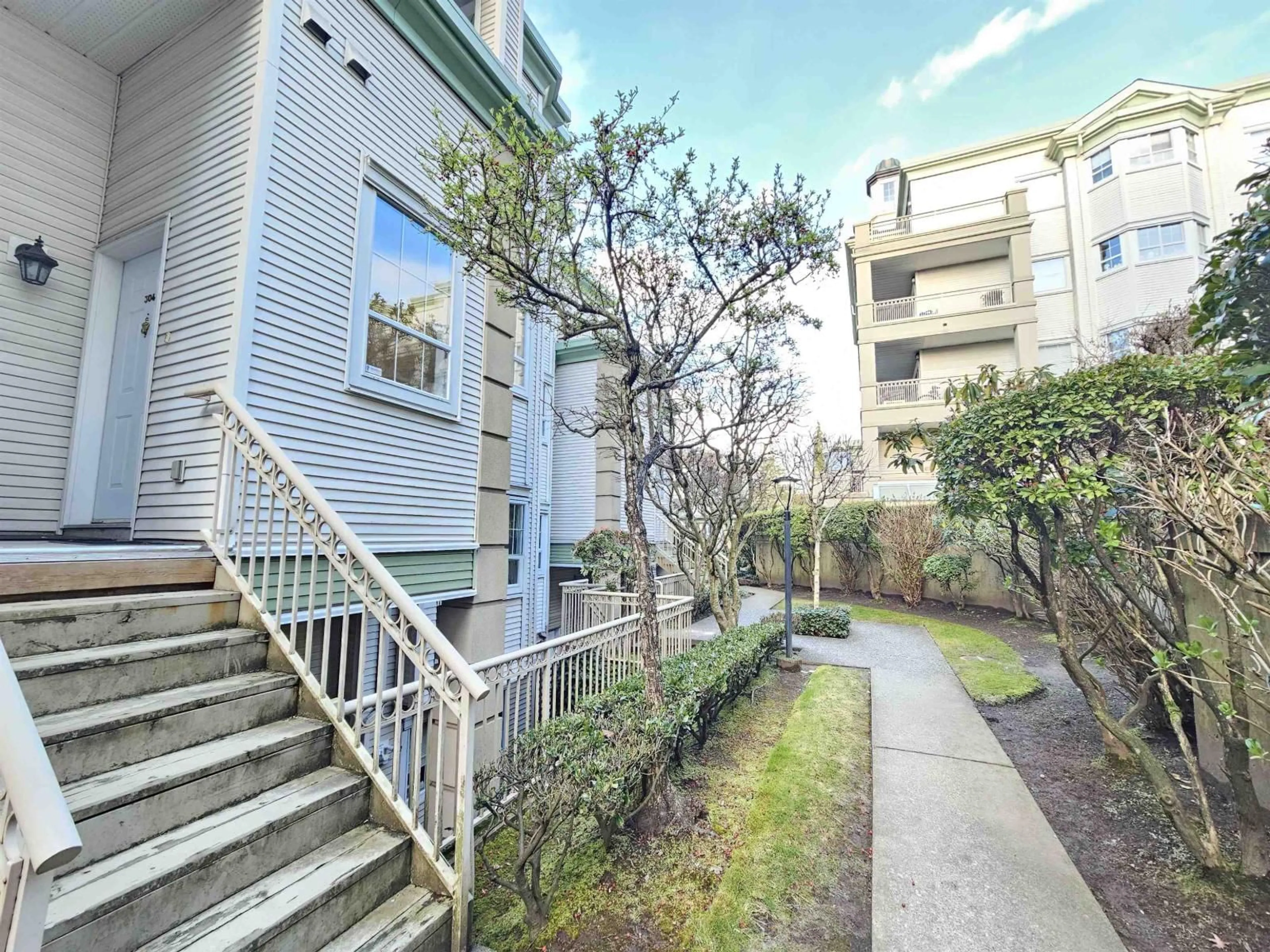 Unknown for 304 - 15258 105 AVENUE, Surrey British Columbia V3R0W8