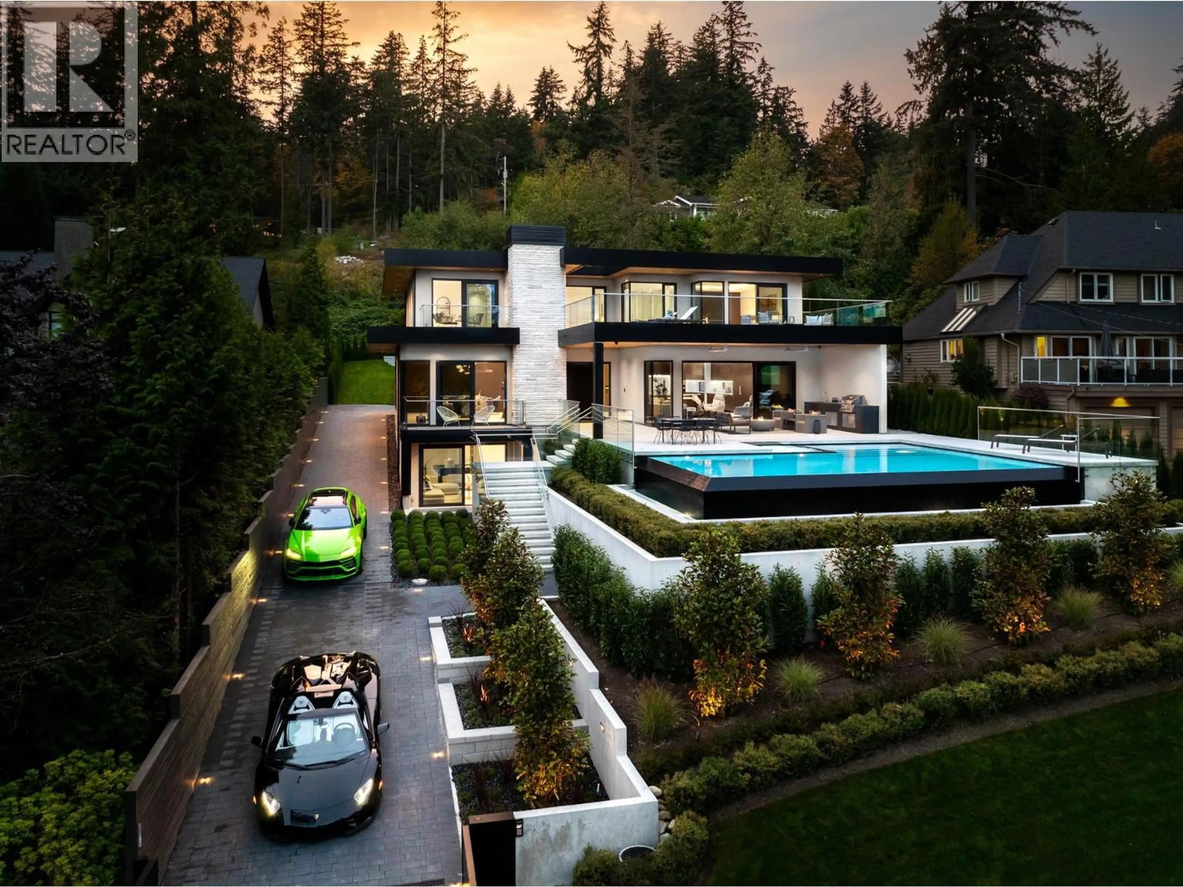 Indoor garage for 449 HILLCREST STREET, West Vancouver British Columbia V7V2L8