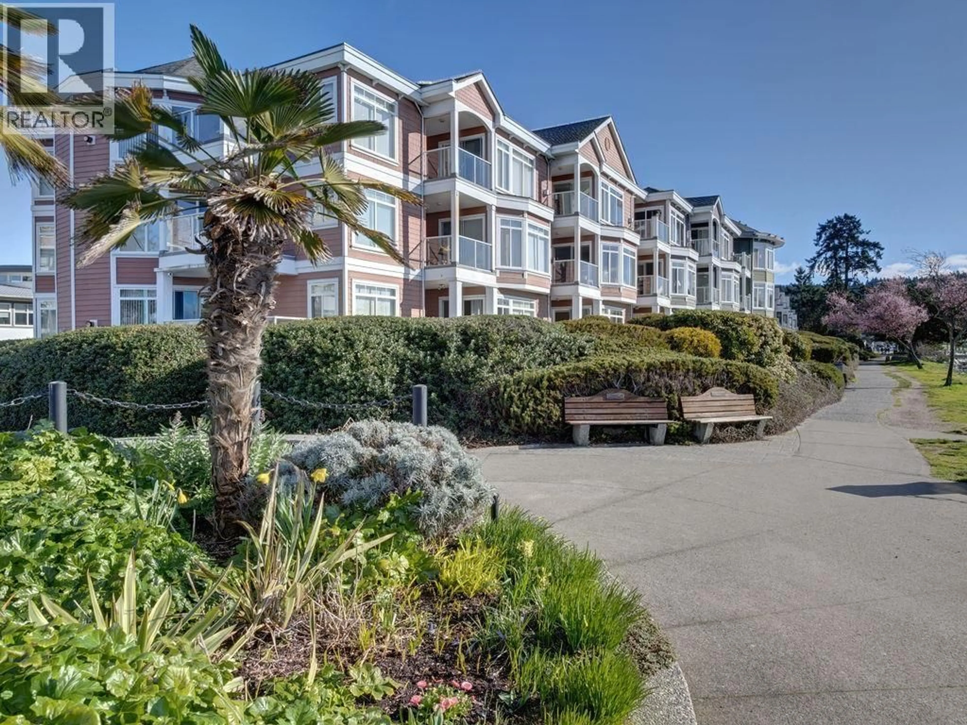 A pic from outside/outdoor area/front of a property/back of a property/a pic from drone, water/lake/river/ocean view for 205 - 5470 INLET AVENUE, Sechelt British Columbia V7Z0H4