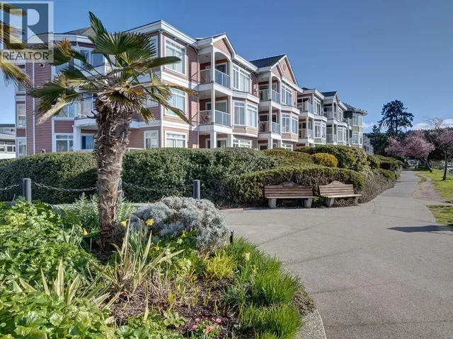 205 - 5470 INLET AVENUE, Sechelt 2