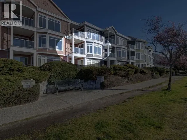 205 - 5470 INLET AVENUE, Sechelt 3