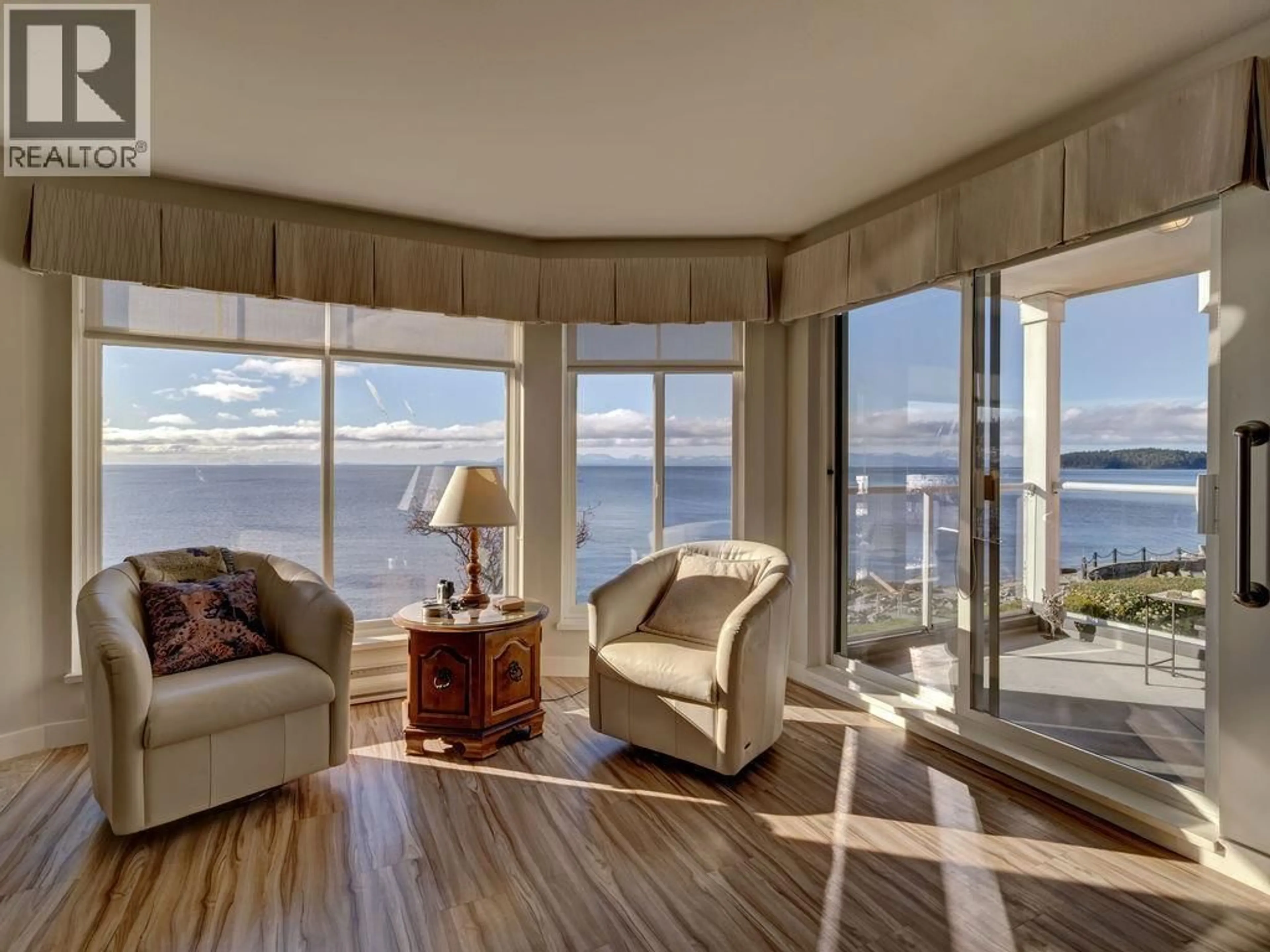 Living room with furniture, unknown for 205 - 5470 INLET AVENUE, Sechelt British Columbia V7Z0H4