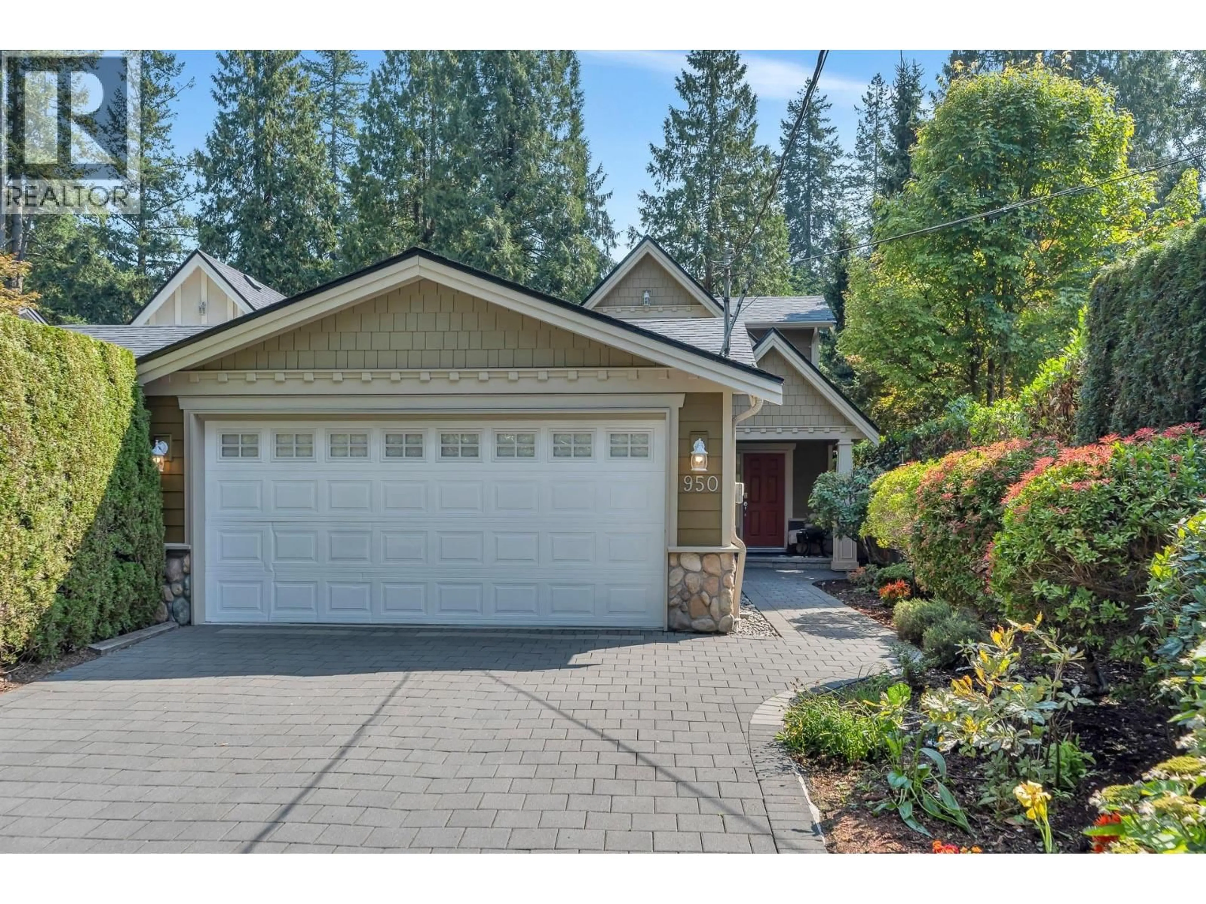 Home with vinyl exterior material, street for 950 SEYMOUR BOULEVARD, North Vancouver British Columbia V7J2J8