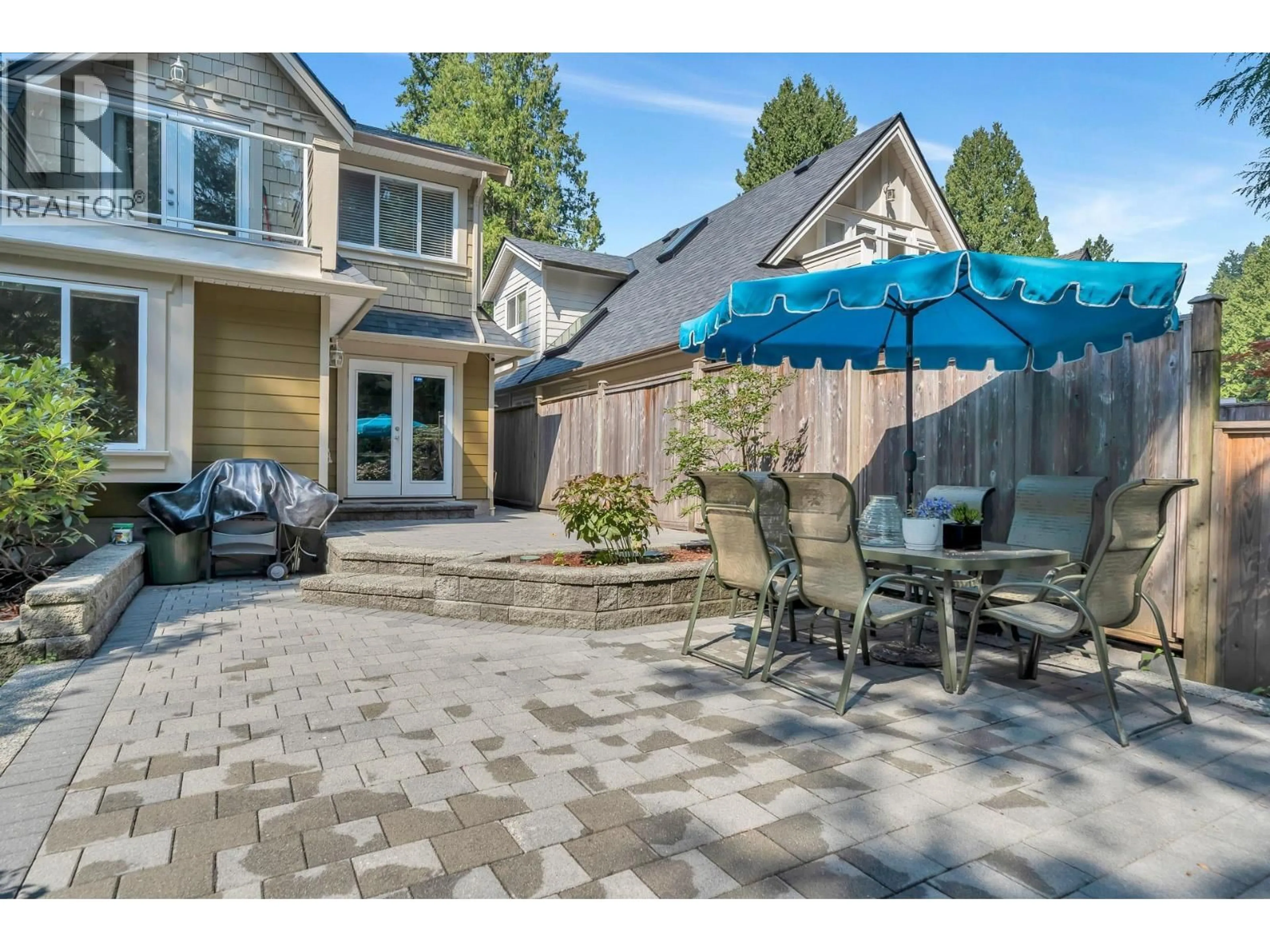 Patio, street for 950 SEYMOUR BOULEVARD, North Vancouver British Columbia V7J2J8