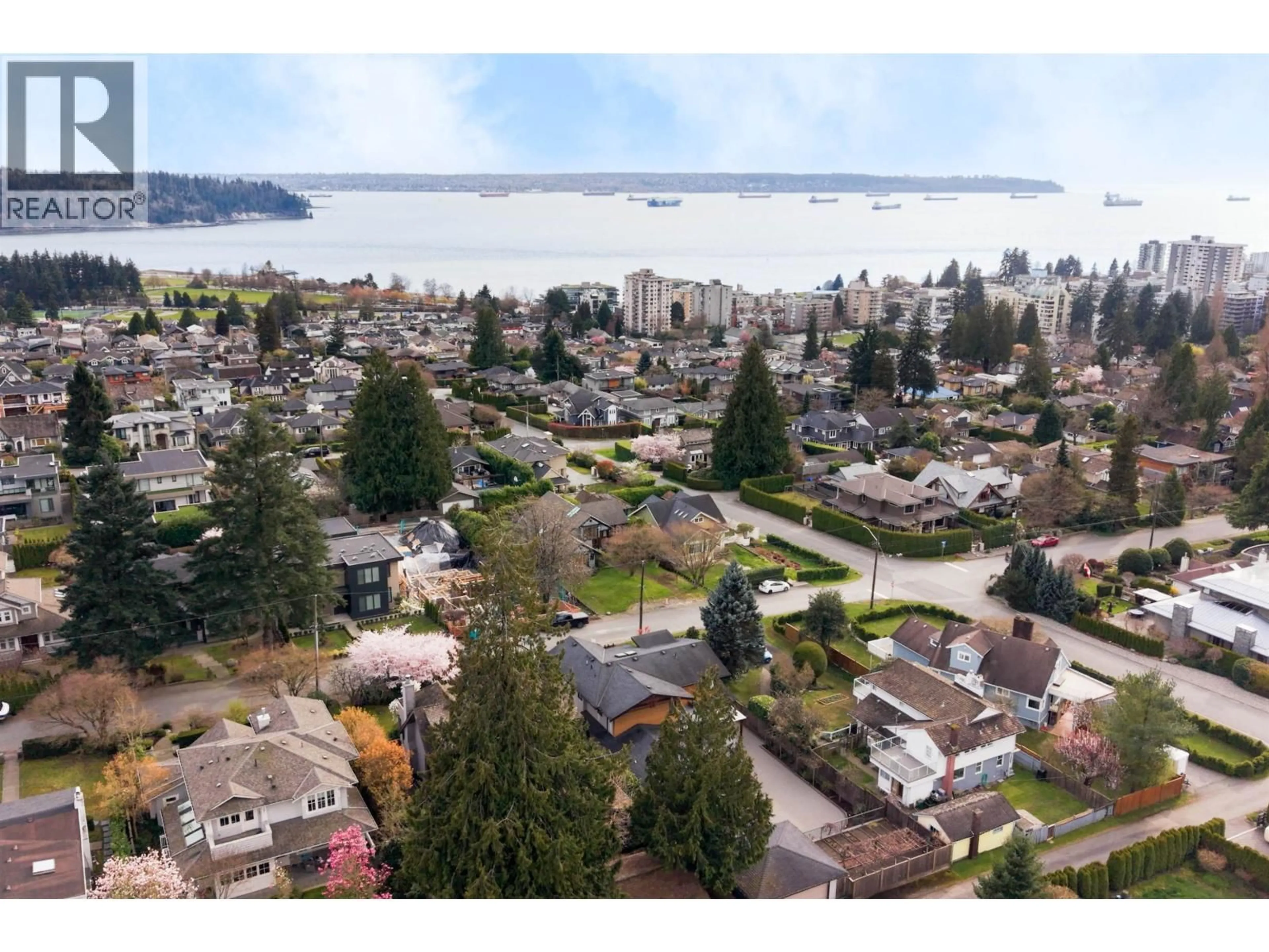 A pic from outside/outdoor area/front of a property/back of a property/a pic from drone, water/lake/river/ocean view for 1175 HAYWOOD AVENUE, West Vancouver British Columbia V7T1T8