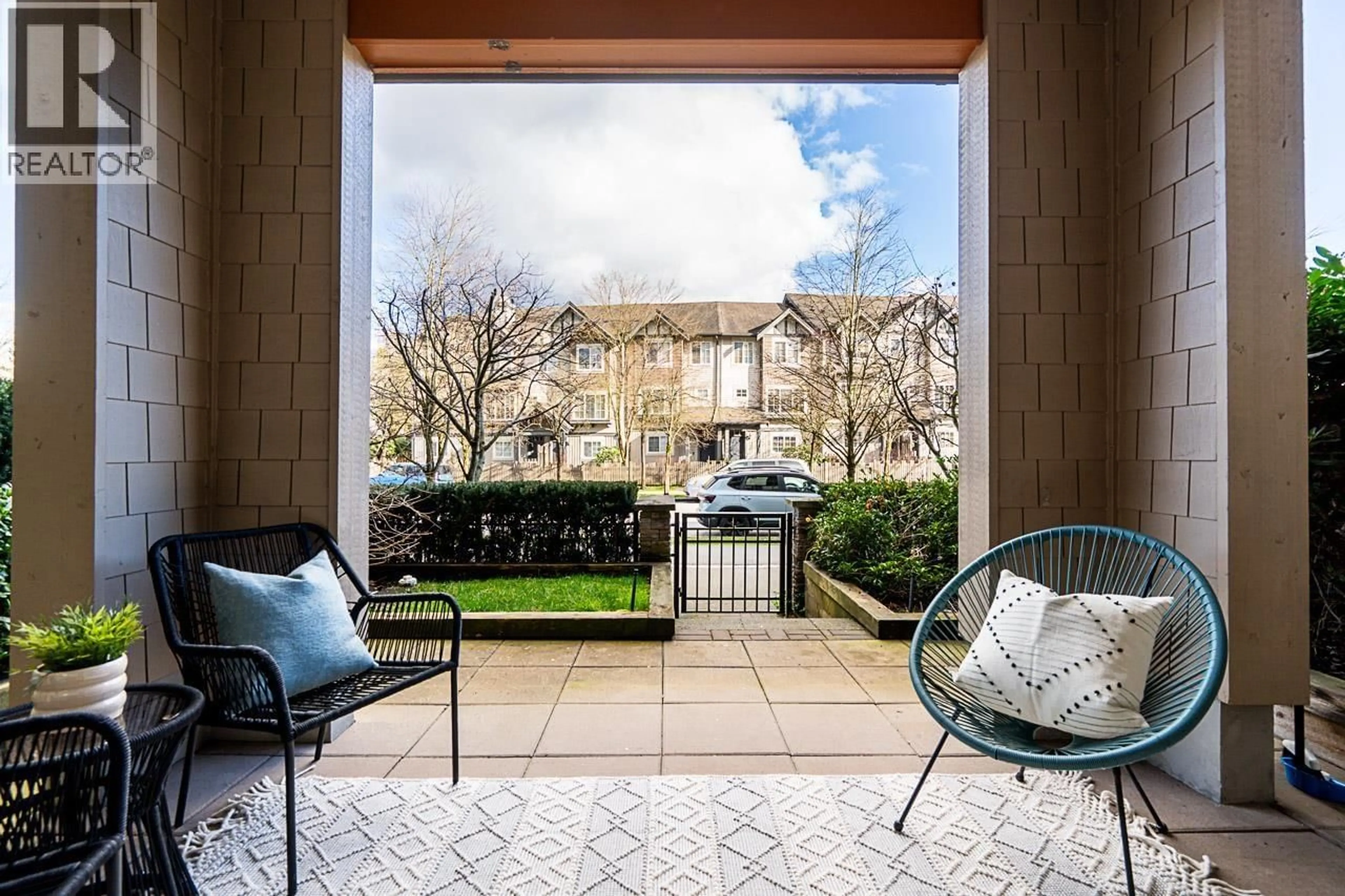 Patio, street for 210 - 3399 NOEL DRIVE, Burnaby British Columbia V3J0G8