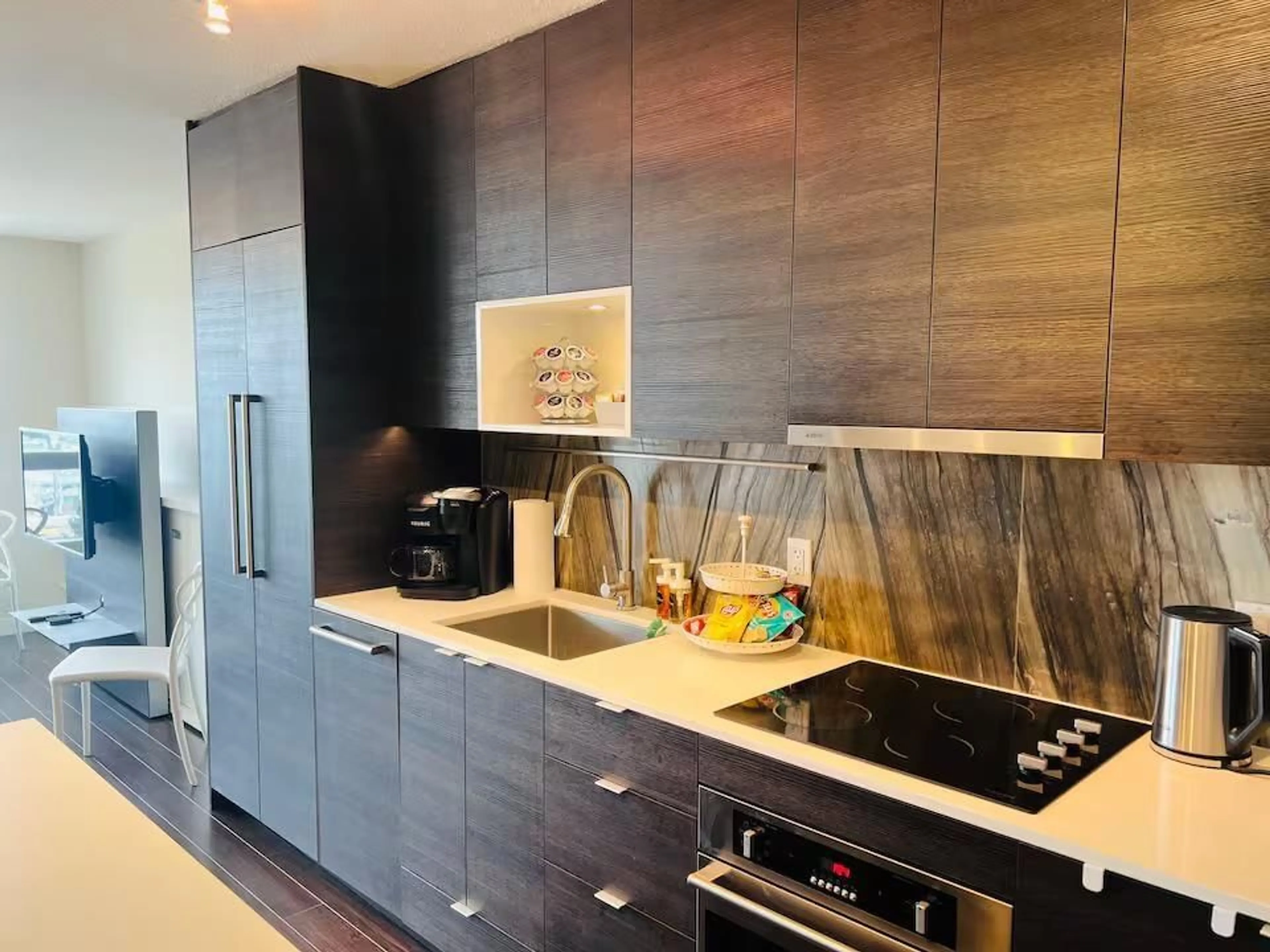 Contemporary kitchen, unknown for 1609 - 13398 104 AVENUE, Surrey British Columbia V3T1V6
