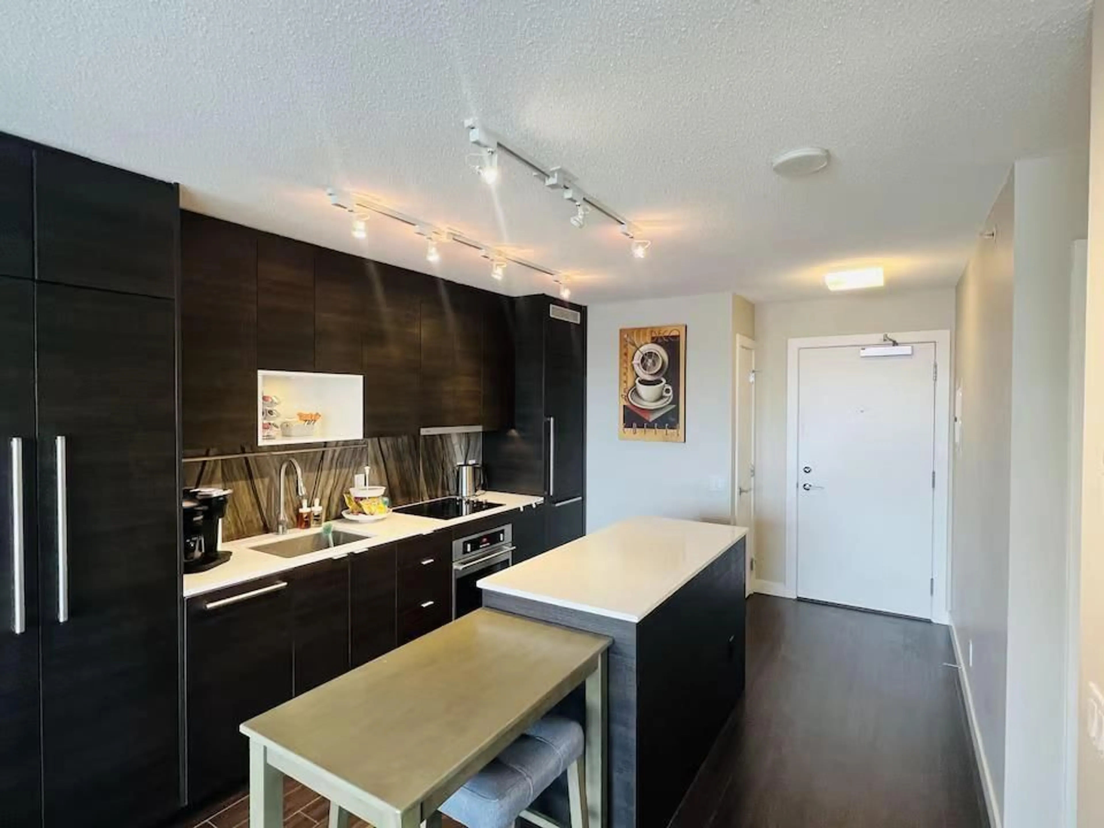 Contemporary kitchen, unknown for 1609 - 13398 104 AVENUE, Surrey British Columbia V3T1V6