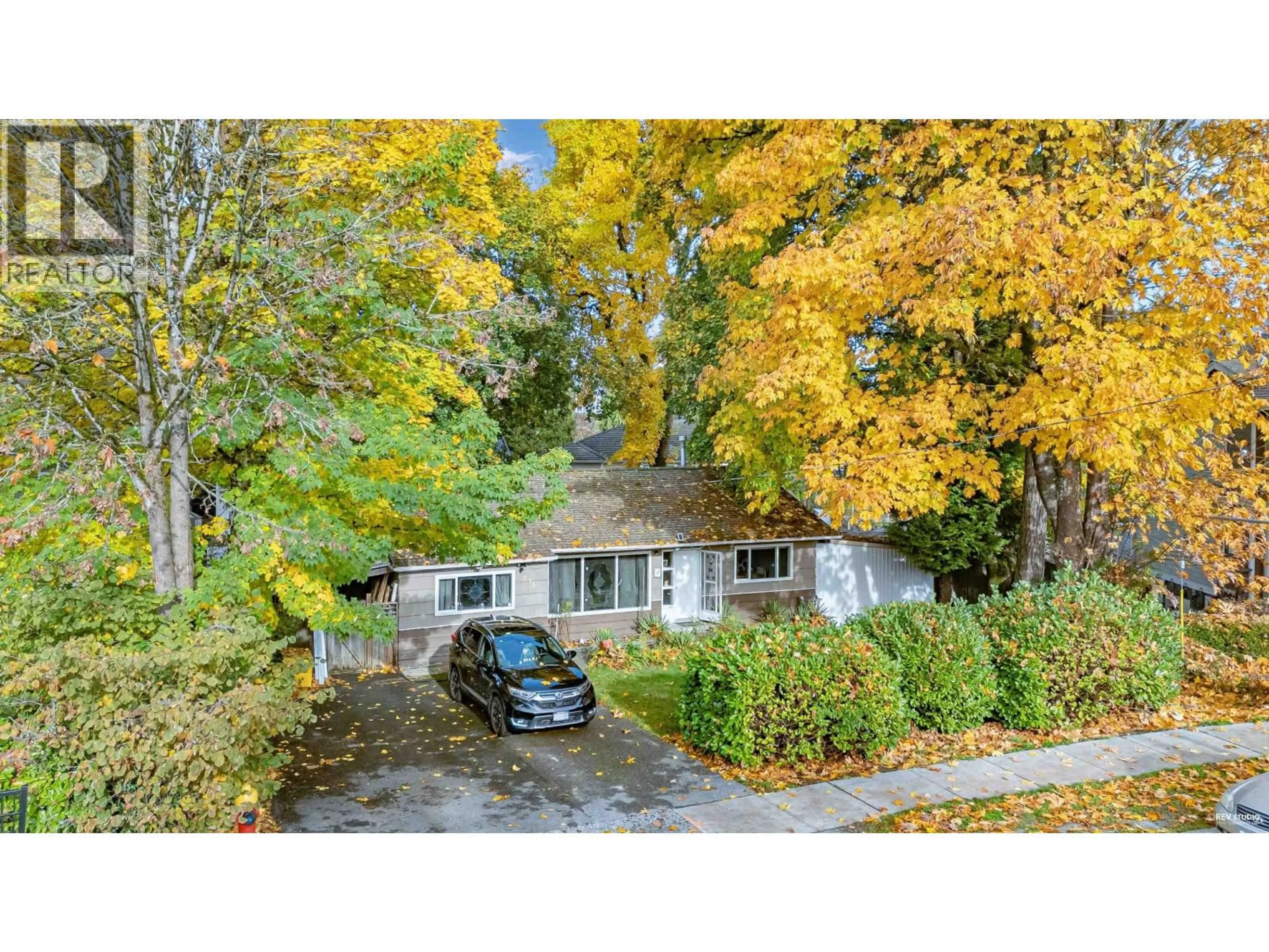A pic from outside/outdoor area/front of a property/back of a property/a pic from drone, street for 735 LEA AVENUE, Coquitlam British Columbia V3J4H4