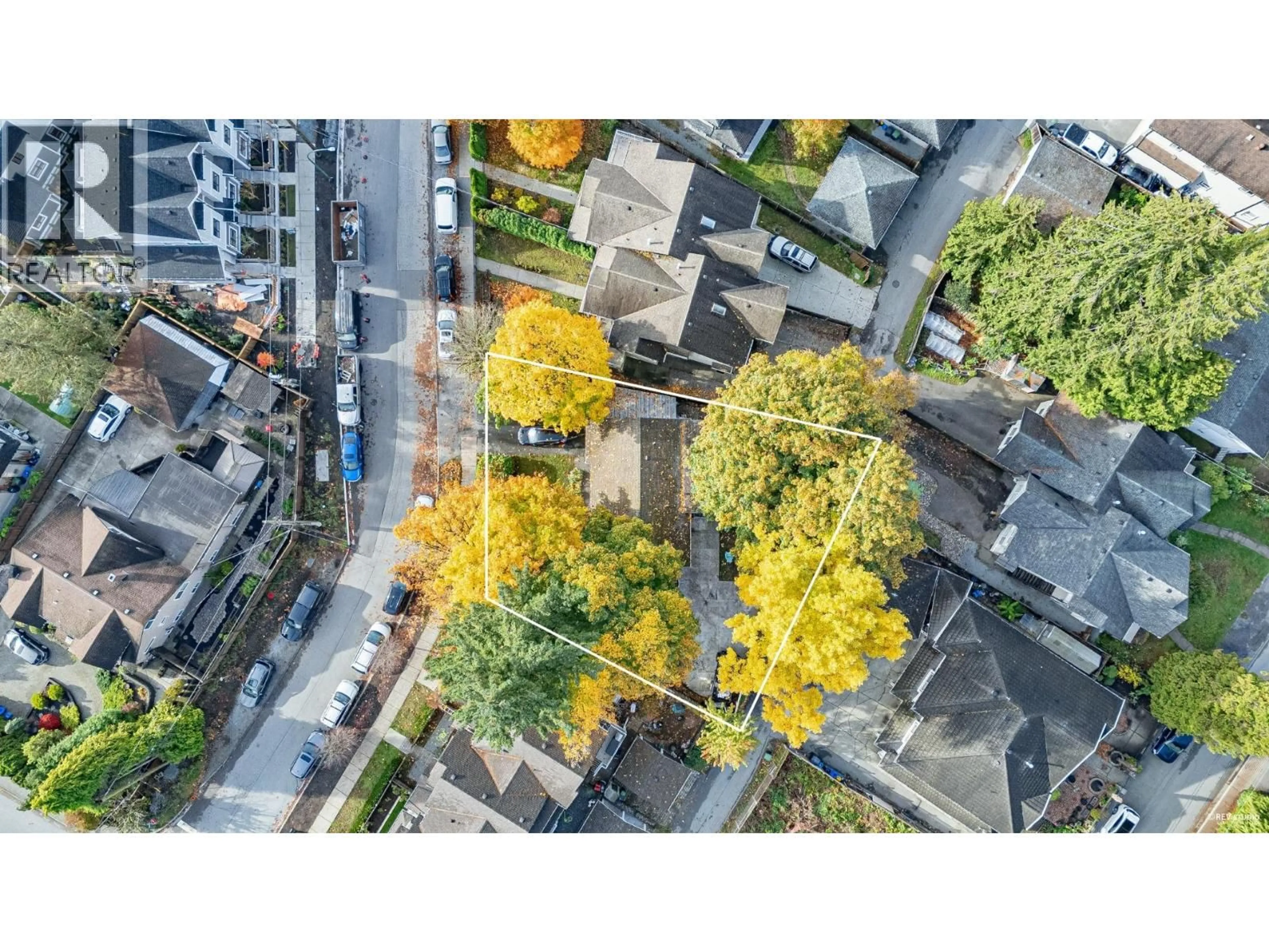 A pic from outside/outdoor area/front of a property/back of a property/a pic from drone, street for 735 LEA AVENUE, Coquitlam British Columbia V3J4H4