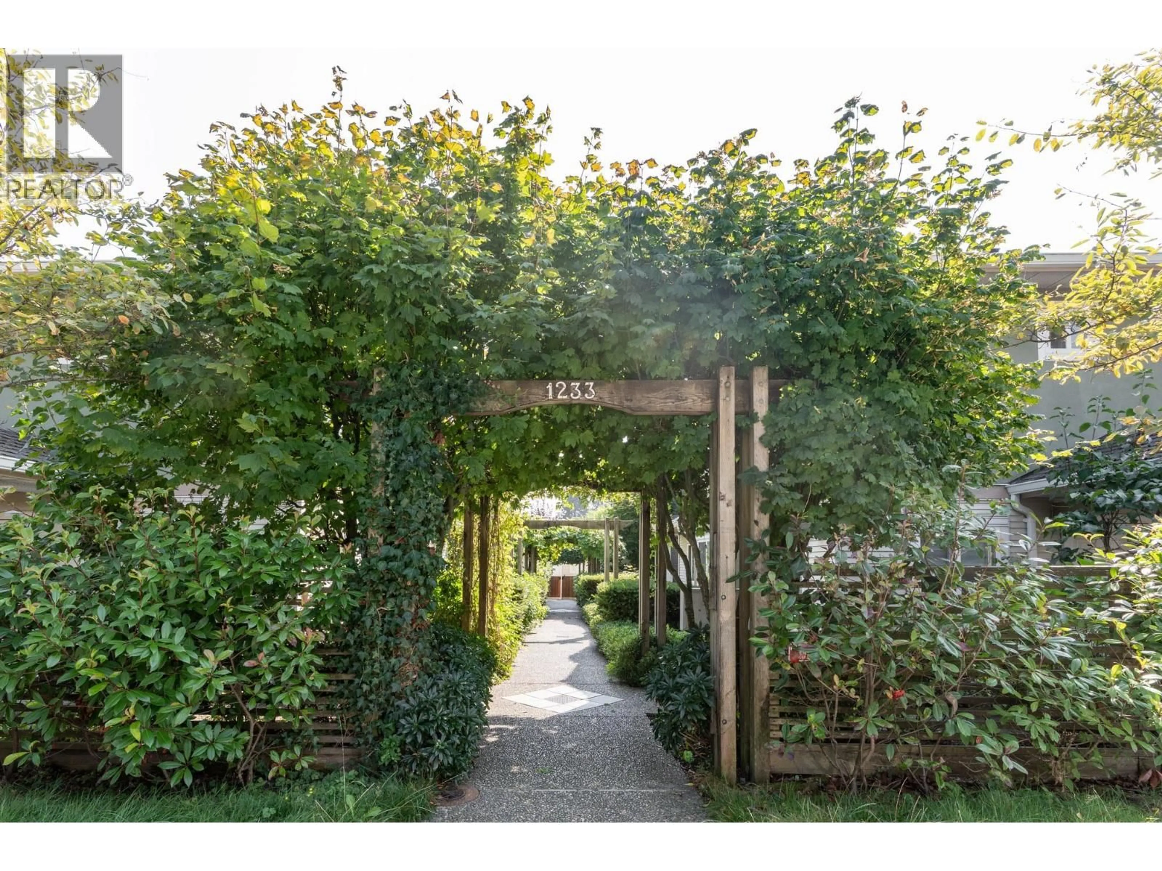 Patio, street for 2 - 1233 16TH STREET, North Vancouver British Columbia V7P1R5