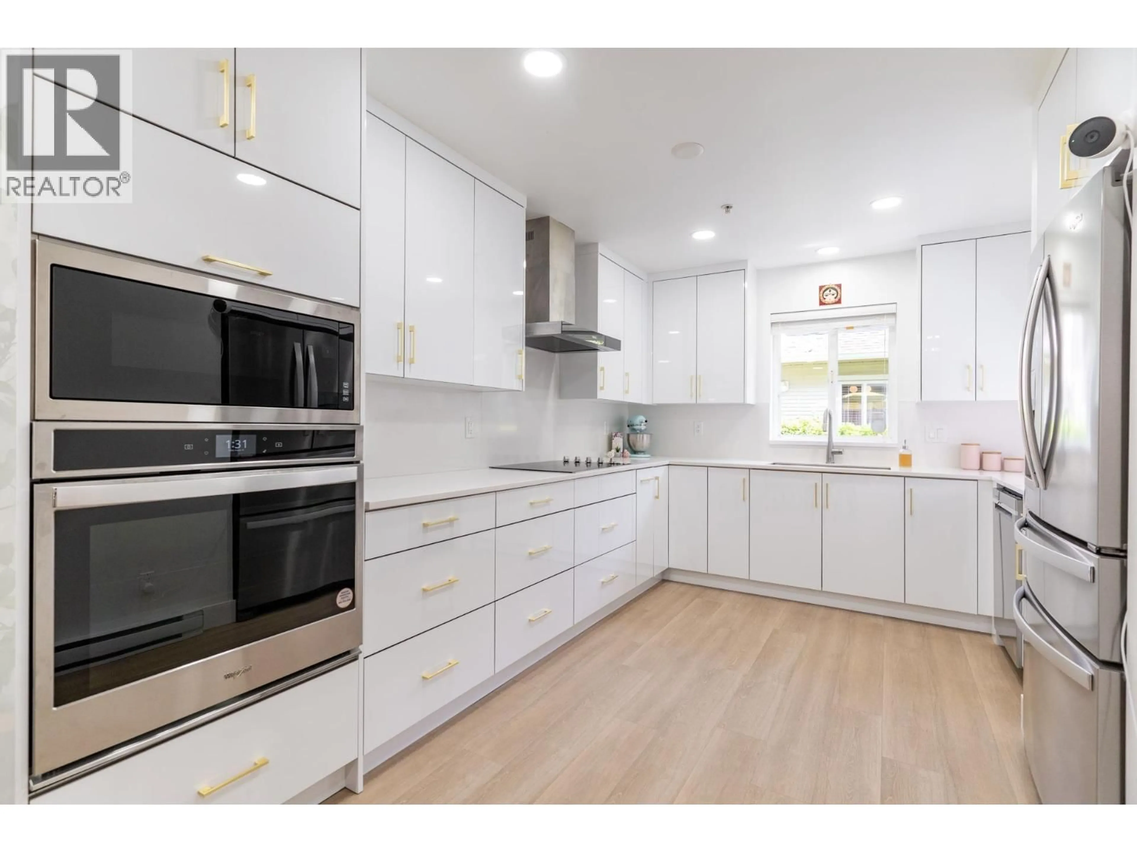 Open concept kitchen, unknown for 2 - 1233 16TH STREET, North Vancouver British Columbia V7P1R5