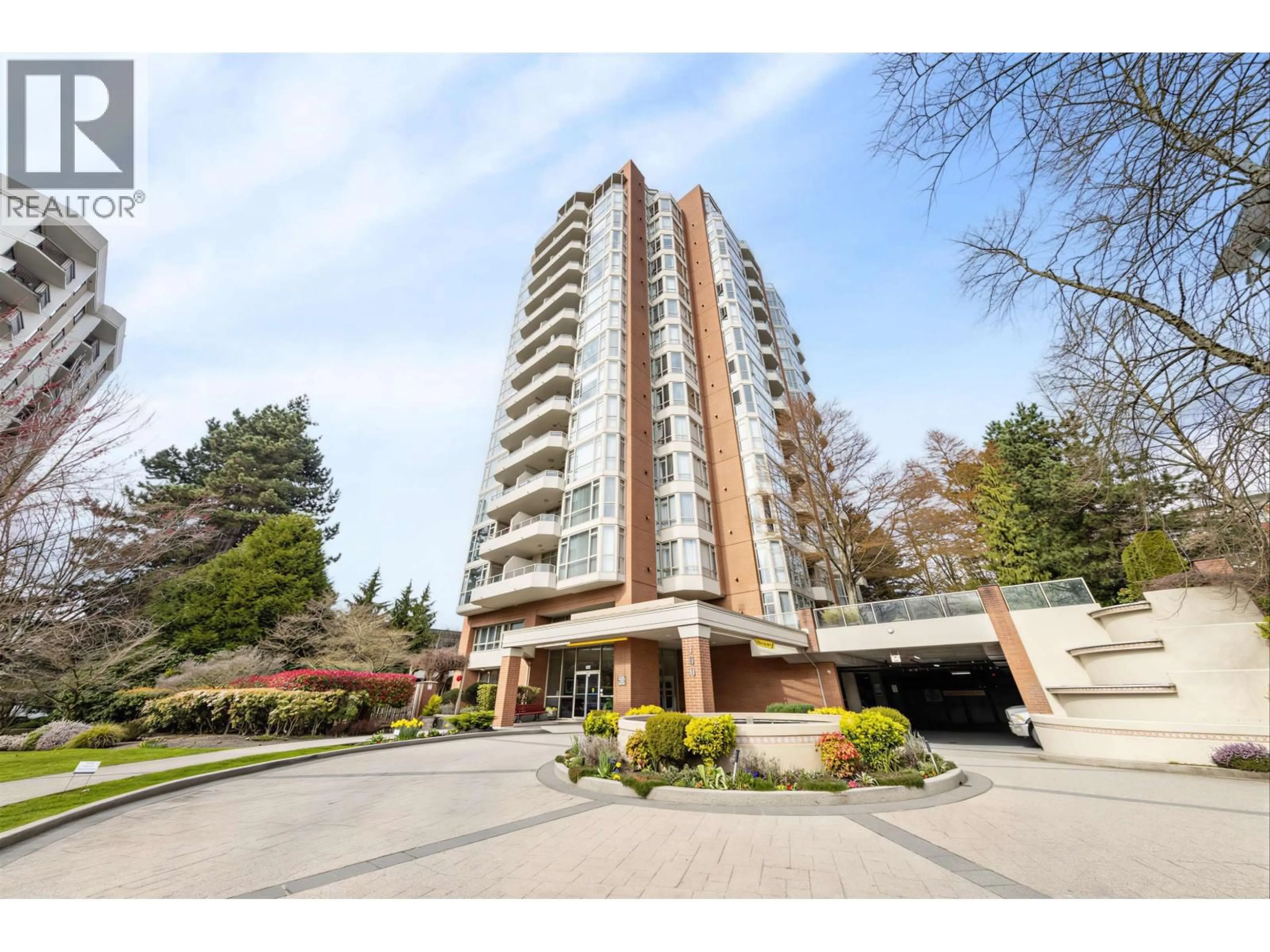 Indoor foyer for 304 - 160 KEITH ROAD, North Vancouver British Columbia V7M3M2