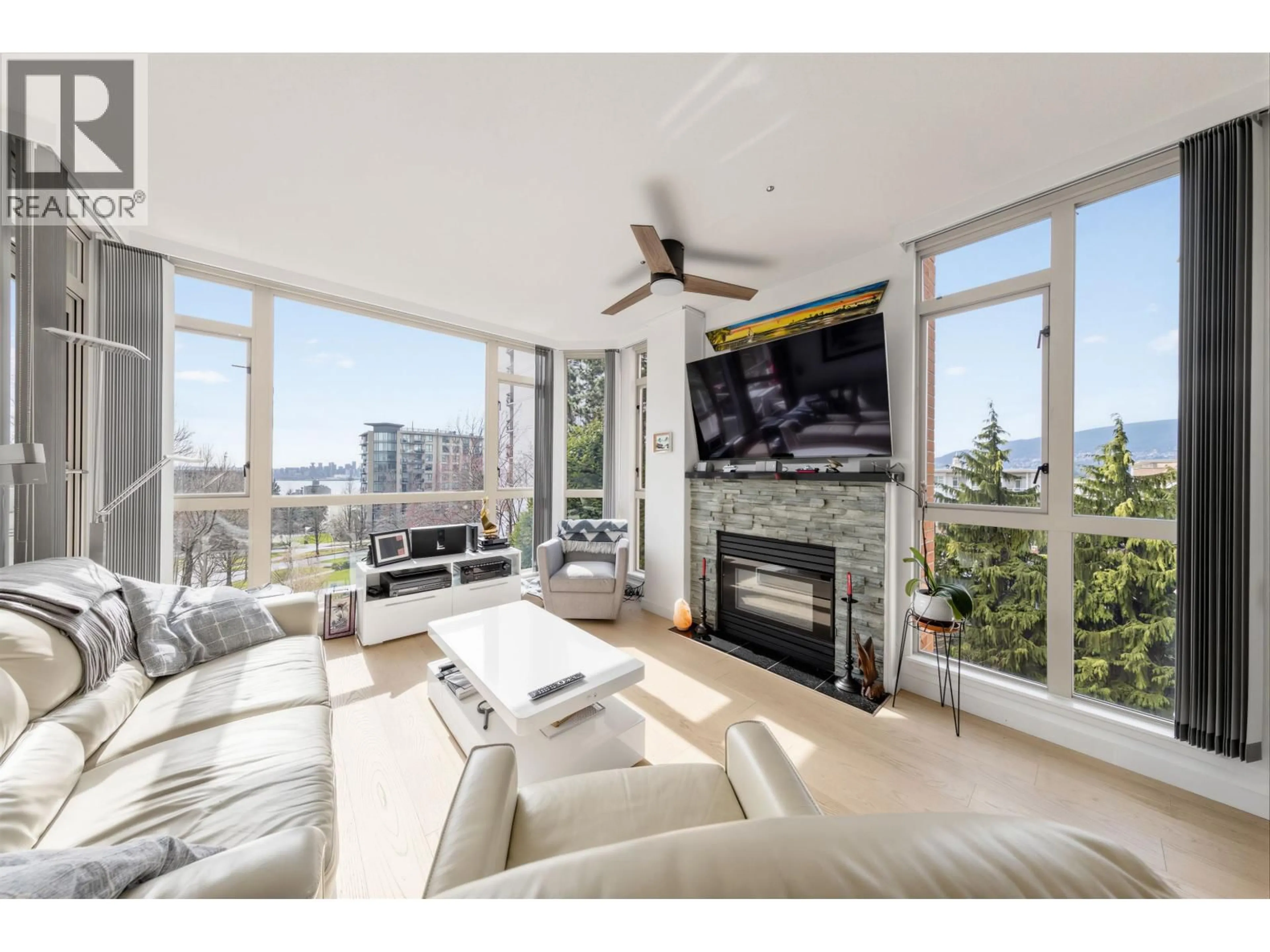 Living room with furniture, unknown for 304 - 160 KEITH ROAD, North Vancouver British Columbia V7M3M2