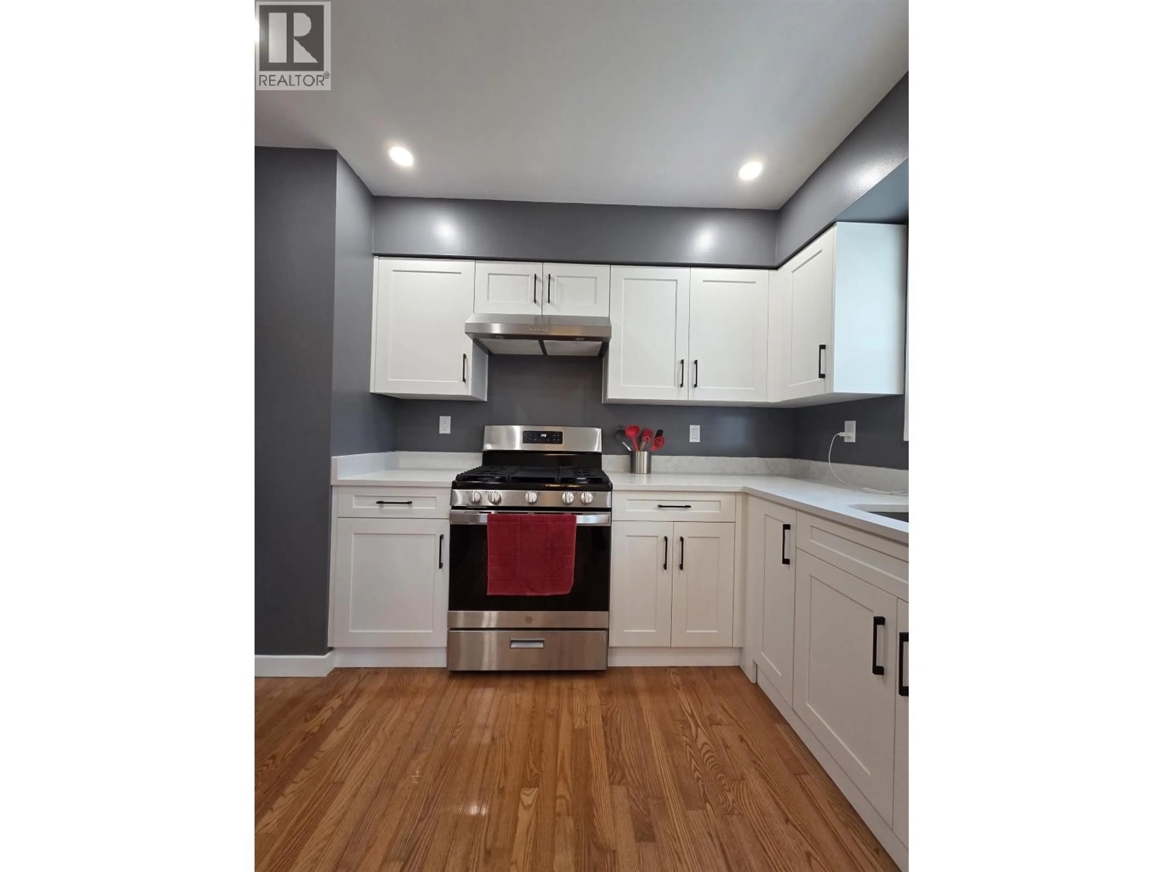 Open concept kitchen, wood/laminate floor for 3420 SHAUGHNESSY STREET, Port Coquitlam British Columbia V3B5G9
