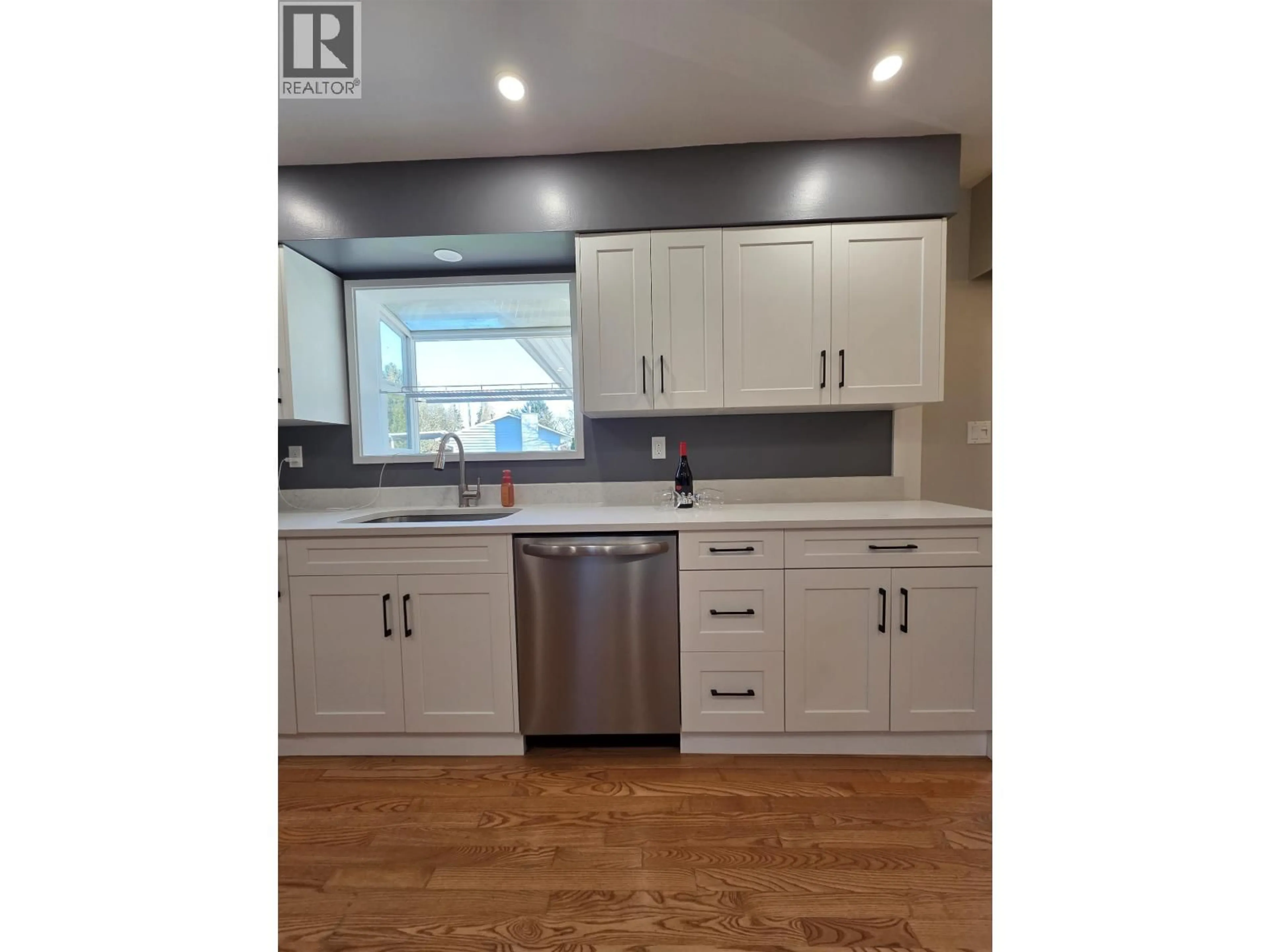 Open concept kitchen, wood/laminate floor for 3420 SHAUGHNESSY STREET, Port Coquitlam British Columbia V3B5G9