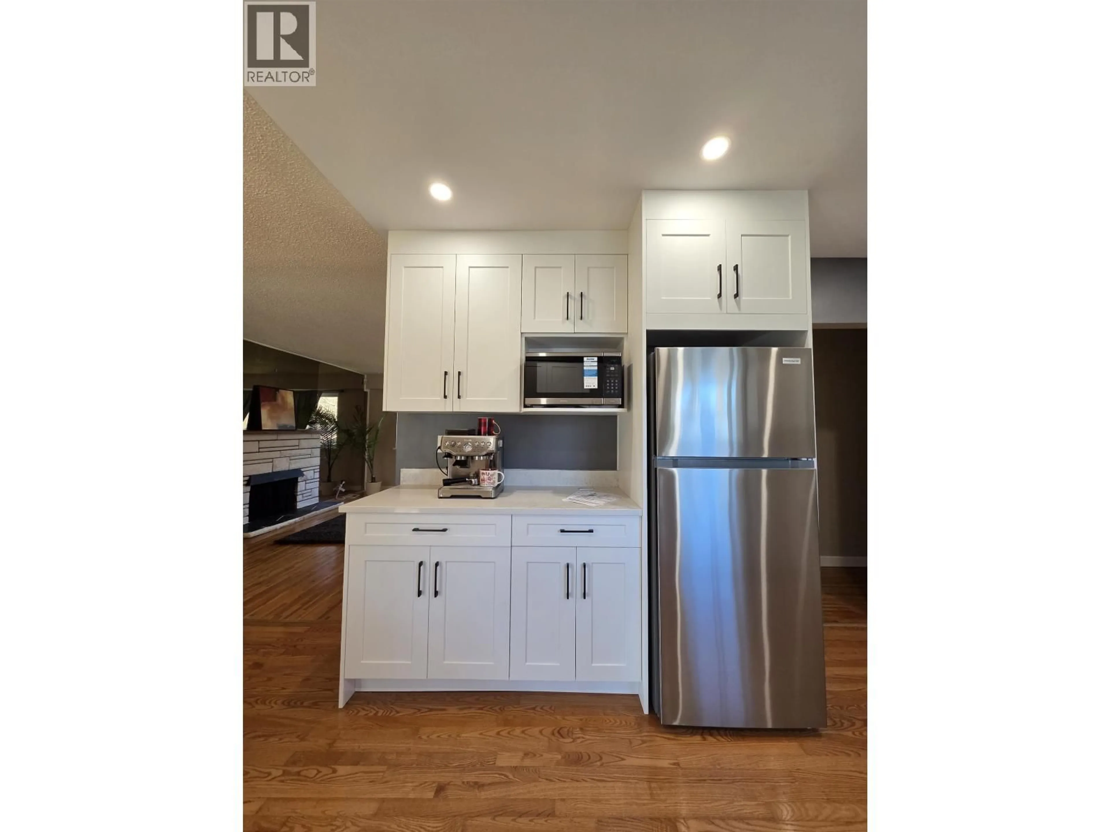 Open concept kitchen, wood/laminate floor for 3420 SHAUGHNESSY STREET, Port Coquitlam British Columbia V3B5G9