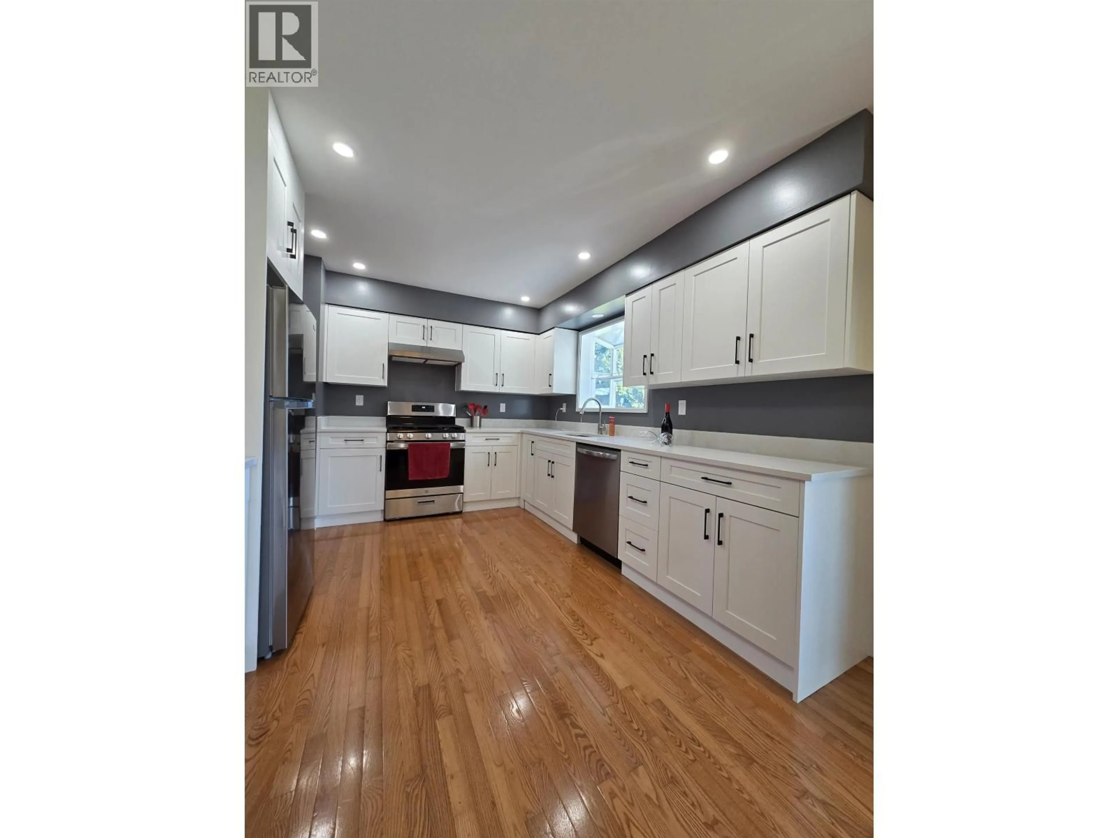 Open concept kitchen, wood/laminate floor for 3420 SHAUGHNESSY STREET, Port Coquitlam British Columbia V3B5G9