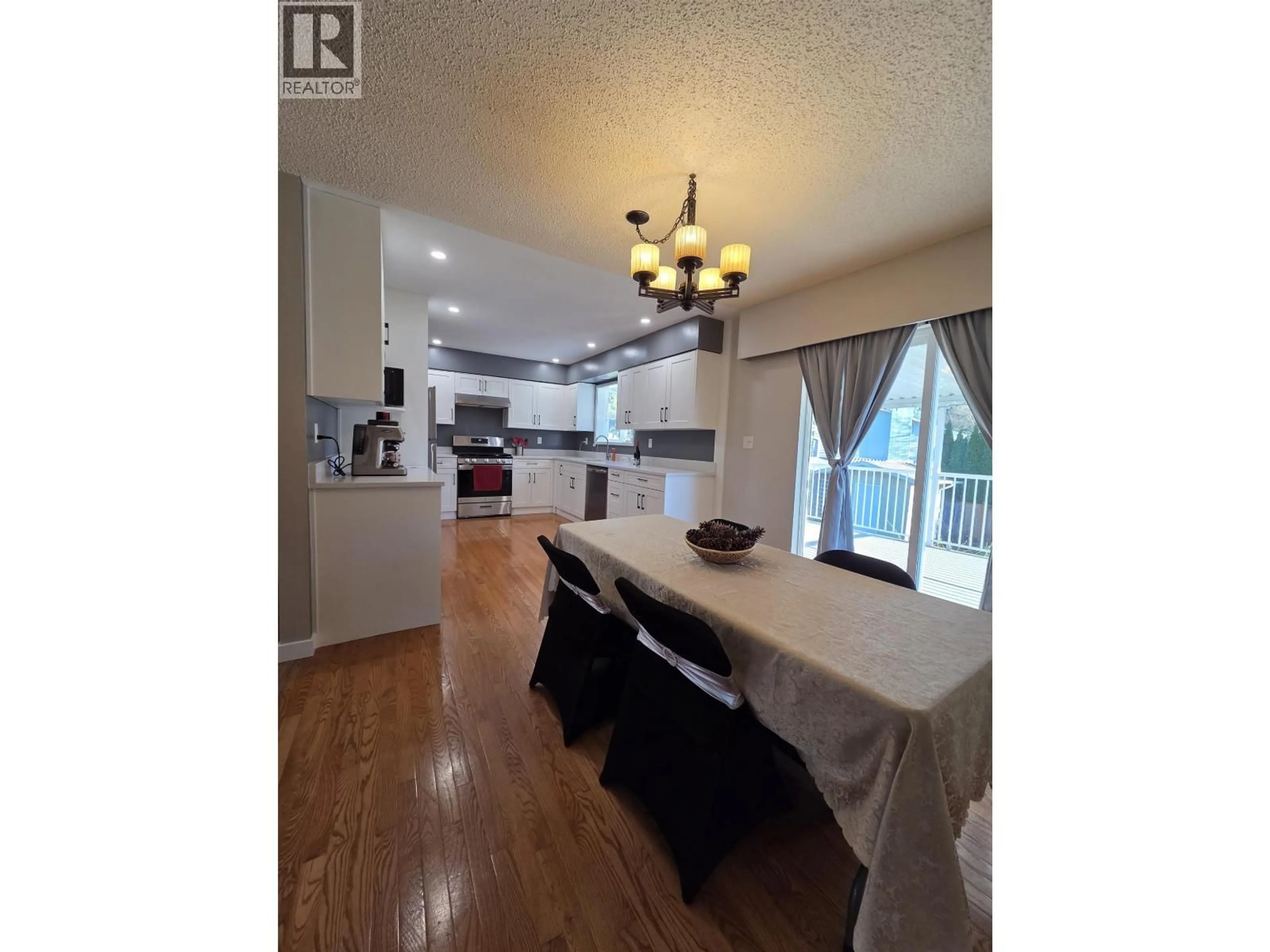 Open concept kitchen, wood/laminate floor for 3420 SHAUGHNESSY STREET, Port Coquitlam British Columbia V3B5G9