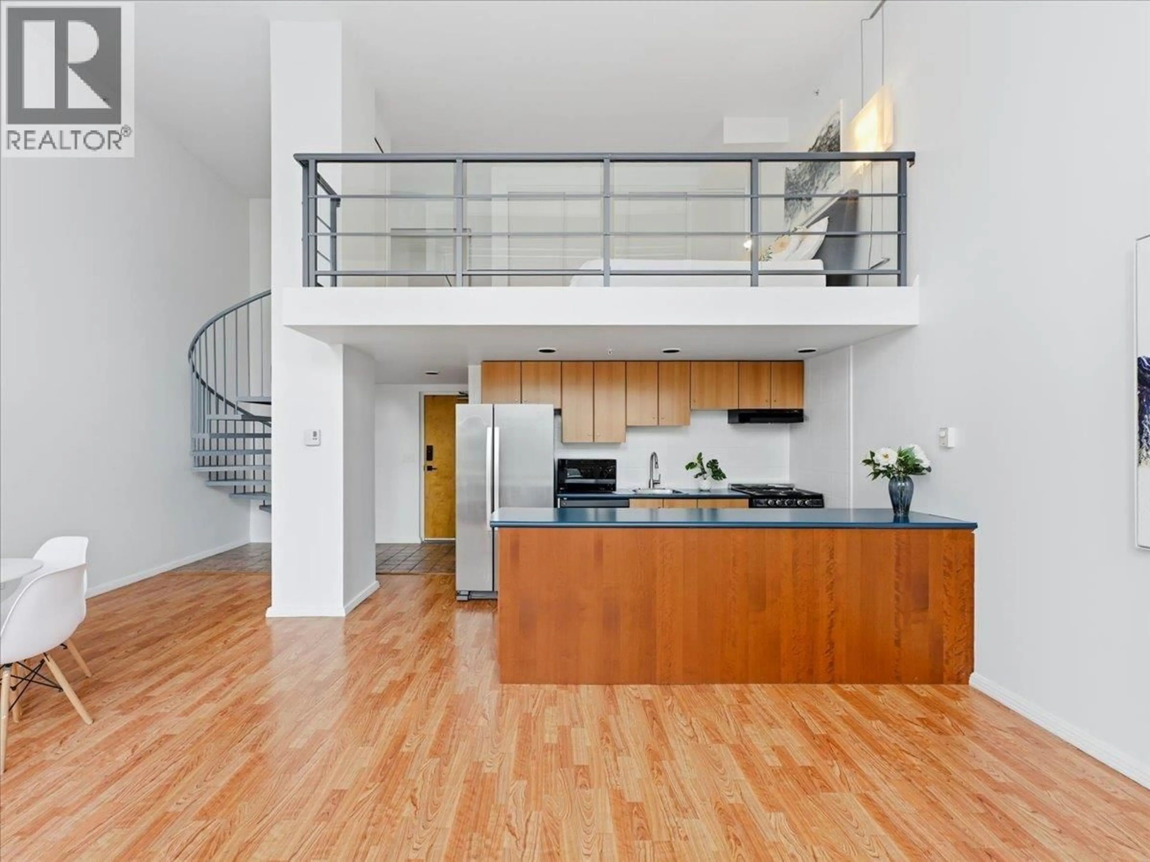 Open concept kitchen, wood/laminate floor for 512 - 933 SEYMOUR STREET, Vancouver British Columbia V6B6L6