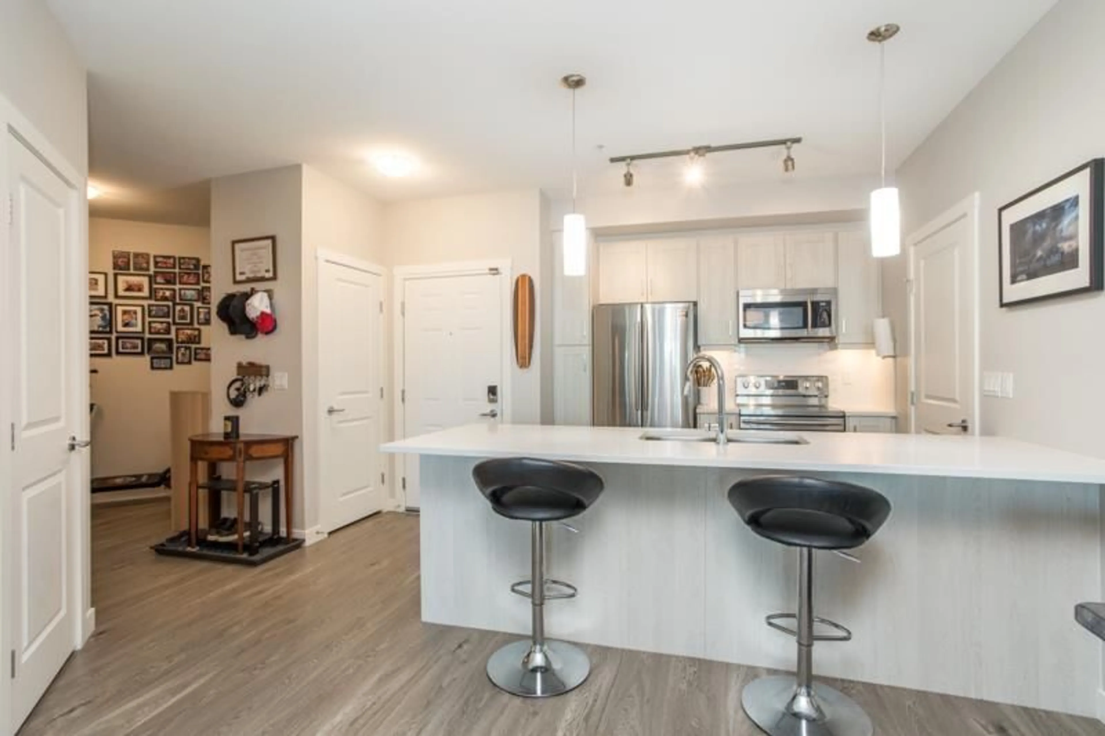 Open concept kitchen, unknown for 203 - 20826 72 AVENUE, Langley British Columbia V2Y0Z9