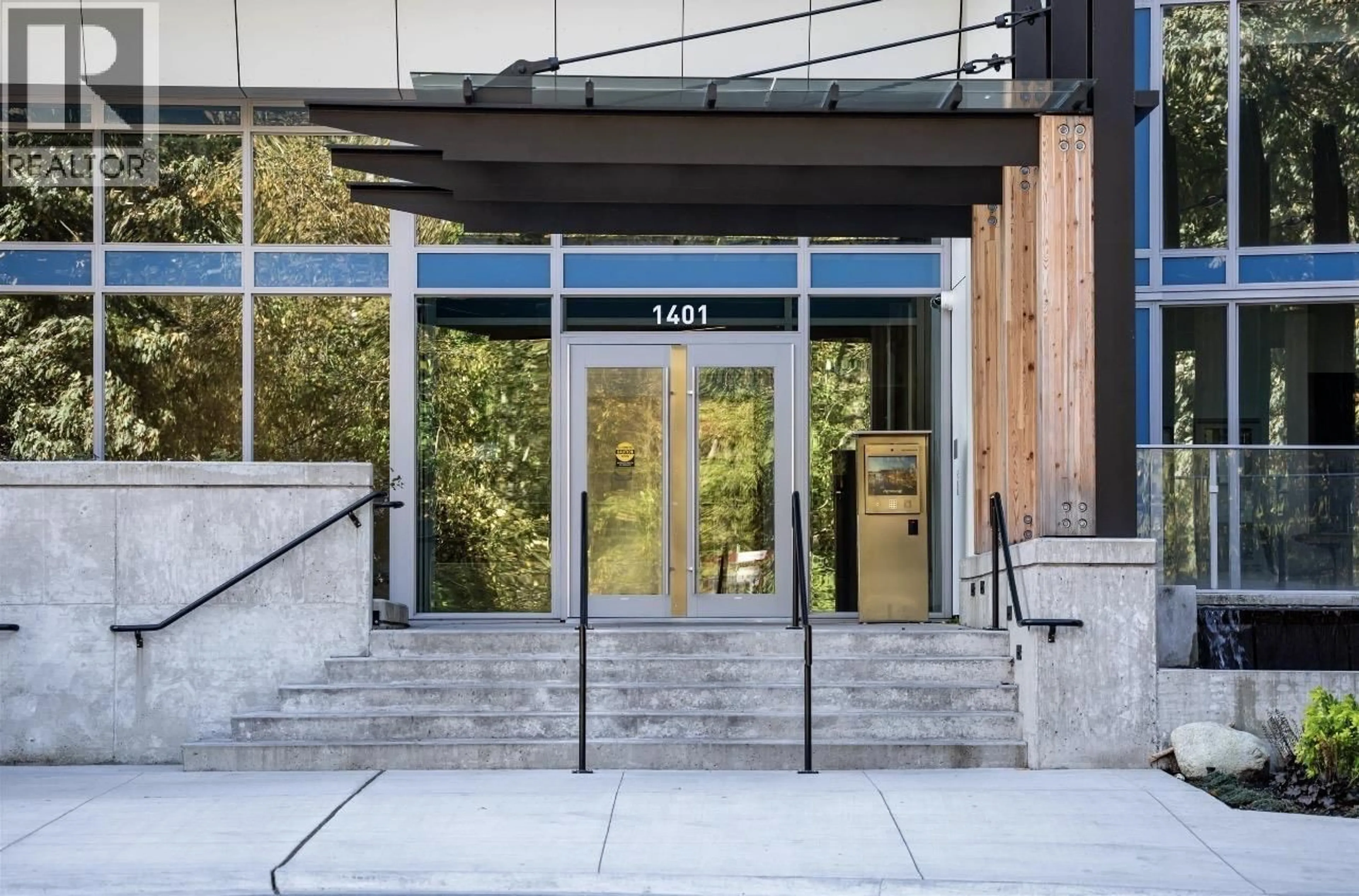 Indoor foyer for 2005 - 1401 HUNTER STREET, North Vancouver British Columbia V7J0E2