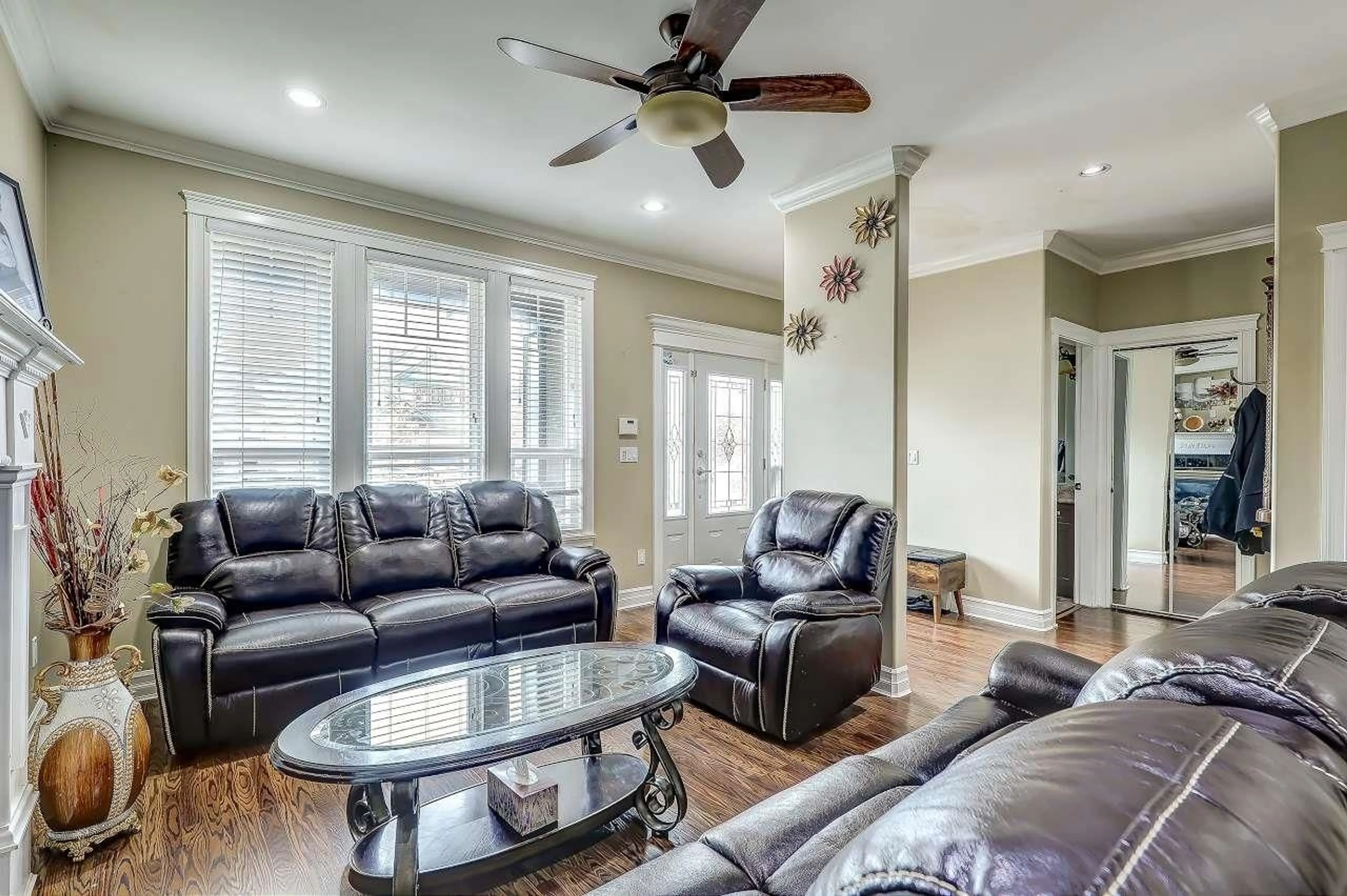 Living room with furniture, wood/laminate floor for 16761 63B AVENUE, Surrey British Columbia V3S0W5