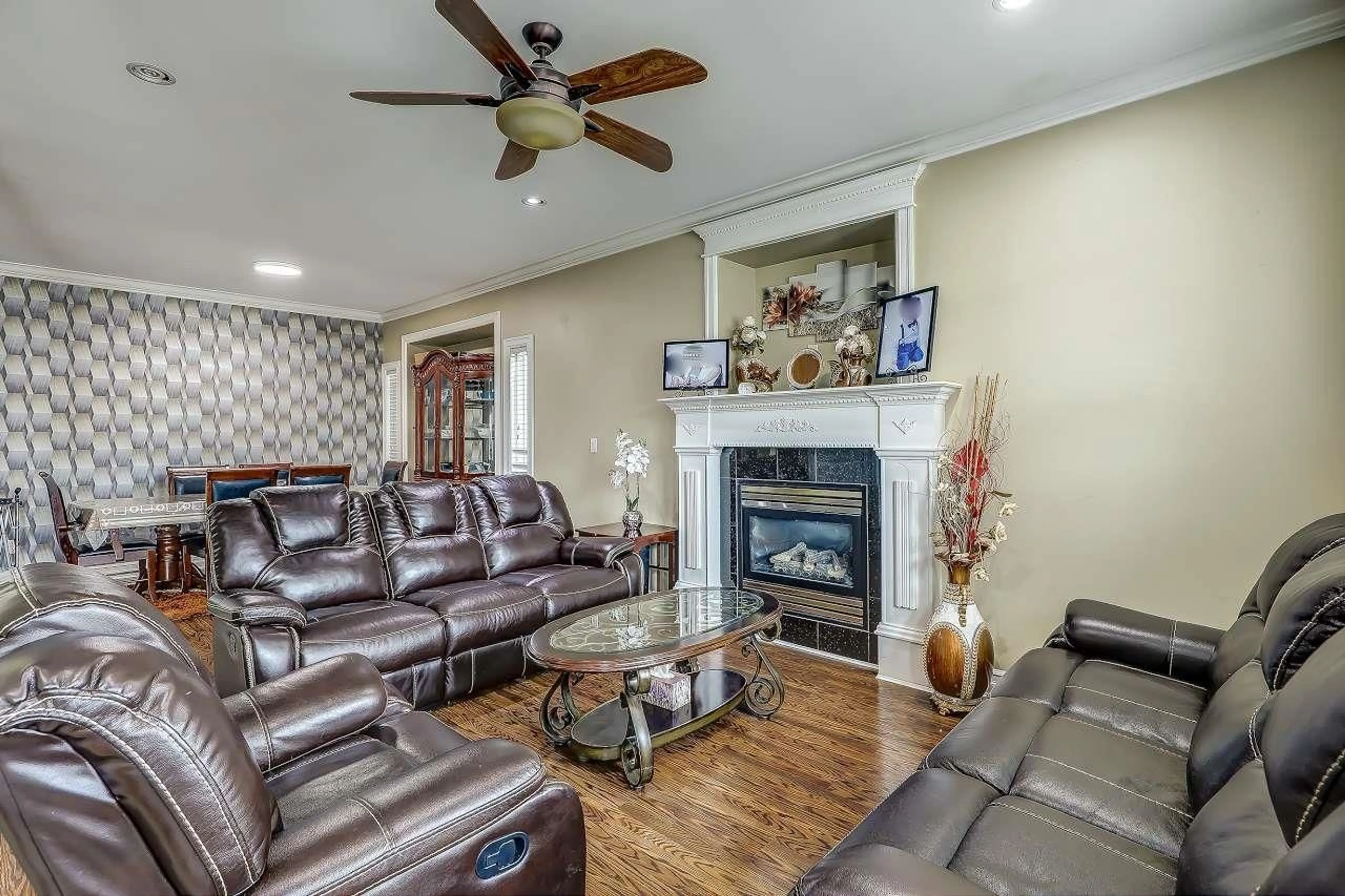 Living room with furniture, unknown for 16761 63B AVENUE, Surrey British Columbia V3S0W5