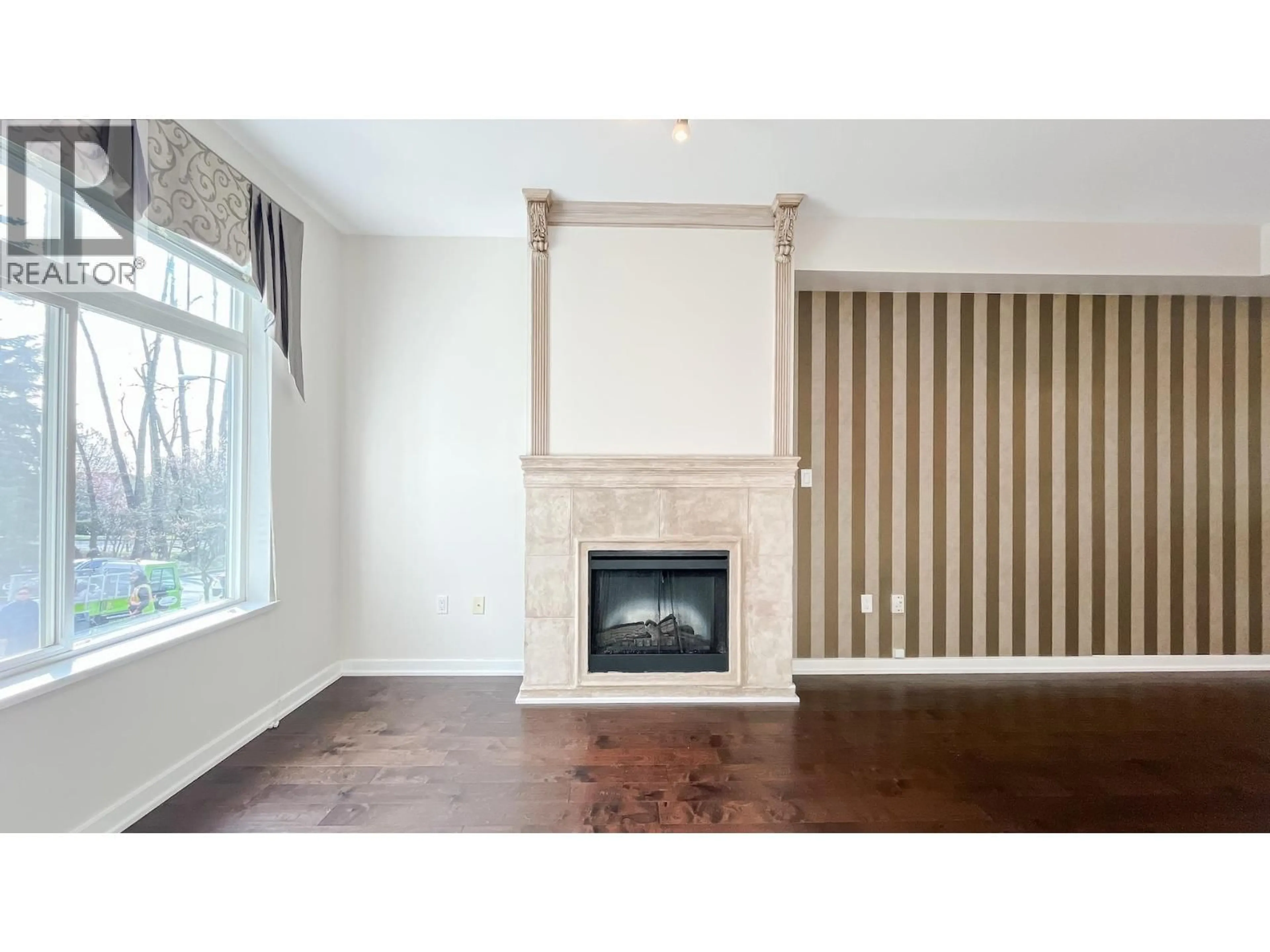 Living room with furniture, wood/laminate floor for 7425 COLUMBIA STREET, Vancouver British Columbia V5X4X4