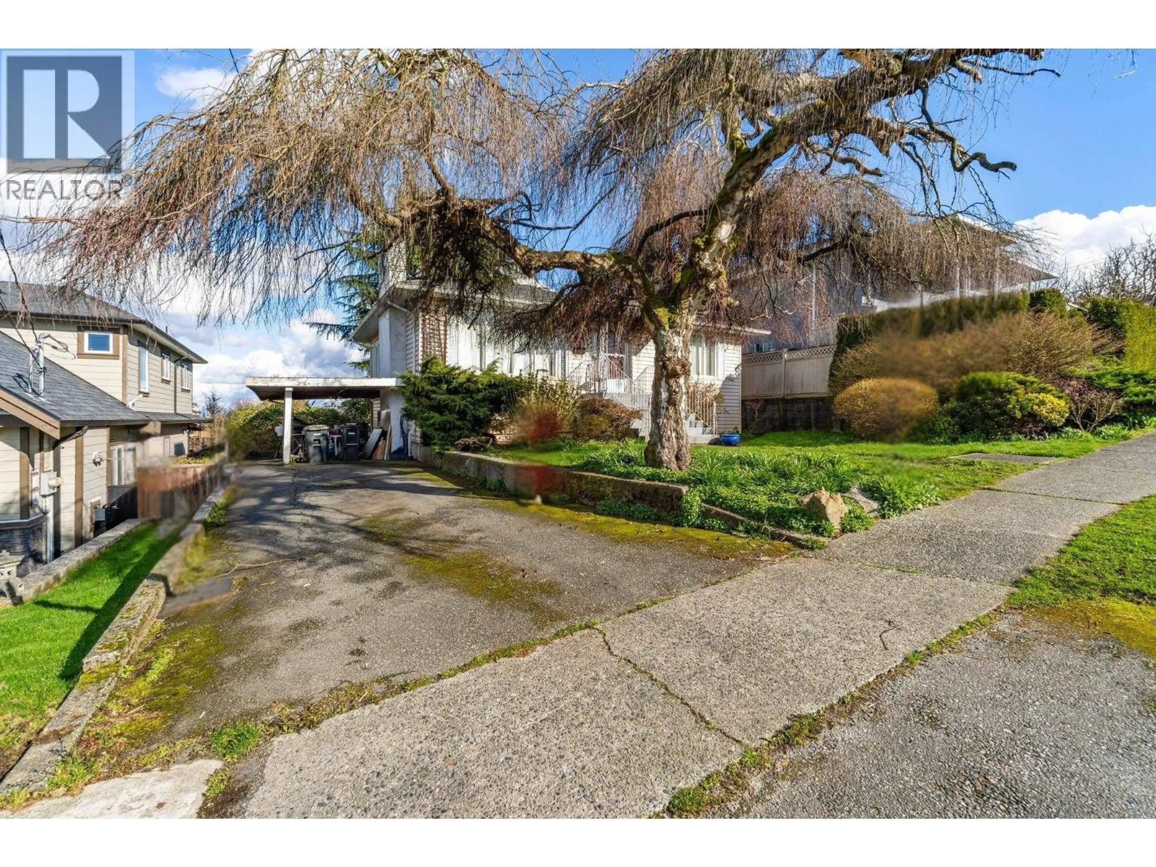 A pic from outside/outdoor area/front of a property/back of a property/a pic from drone, street for 4780 SMITH AVENUE, Burnaby British Columbia V5G2W2
