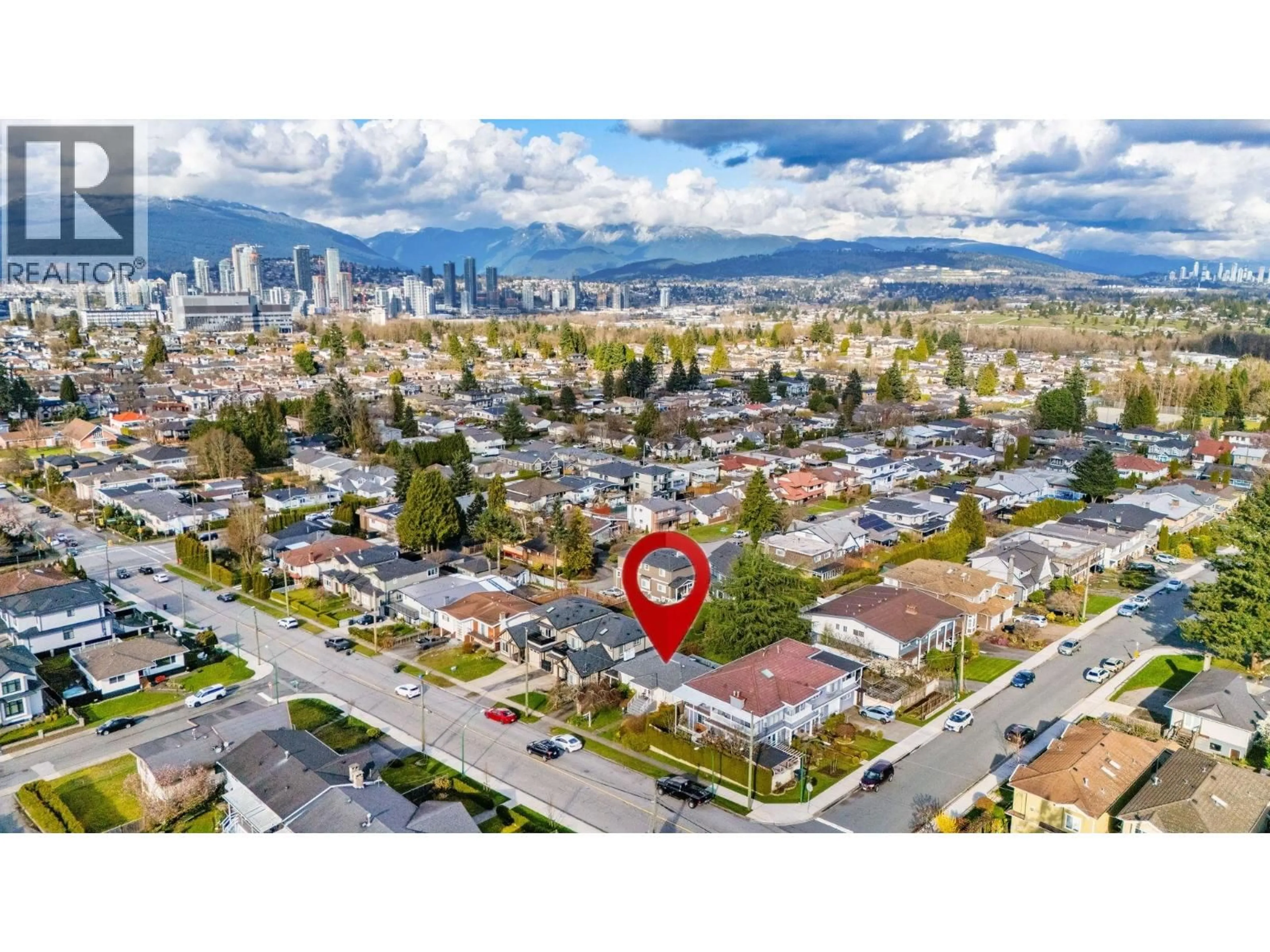 A pic from outside/outdoor area/front of a property/back of a property/a pic from drone, street for 4780 SMITH AVENUE, Burnaby British Columbia V5G2W2