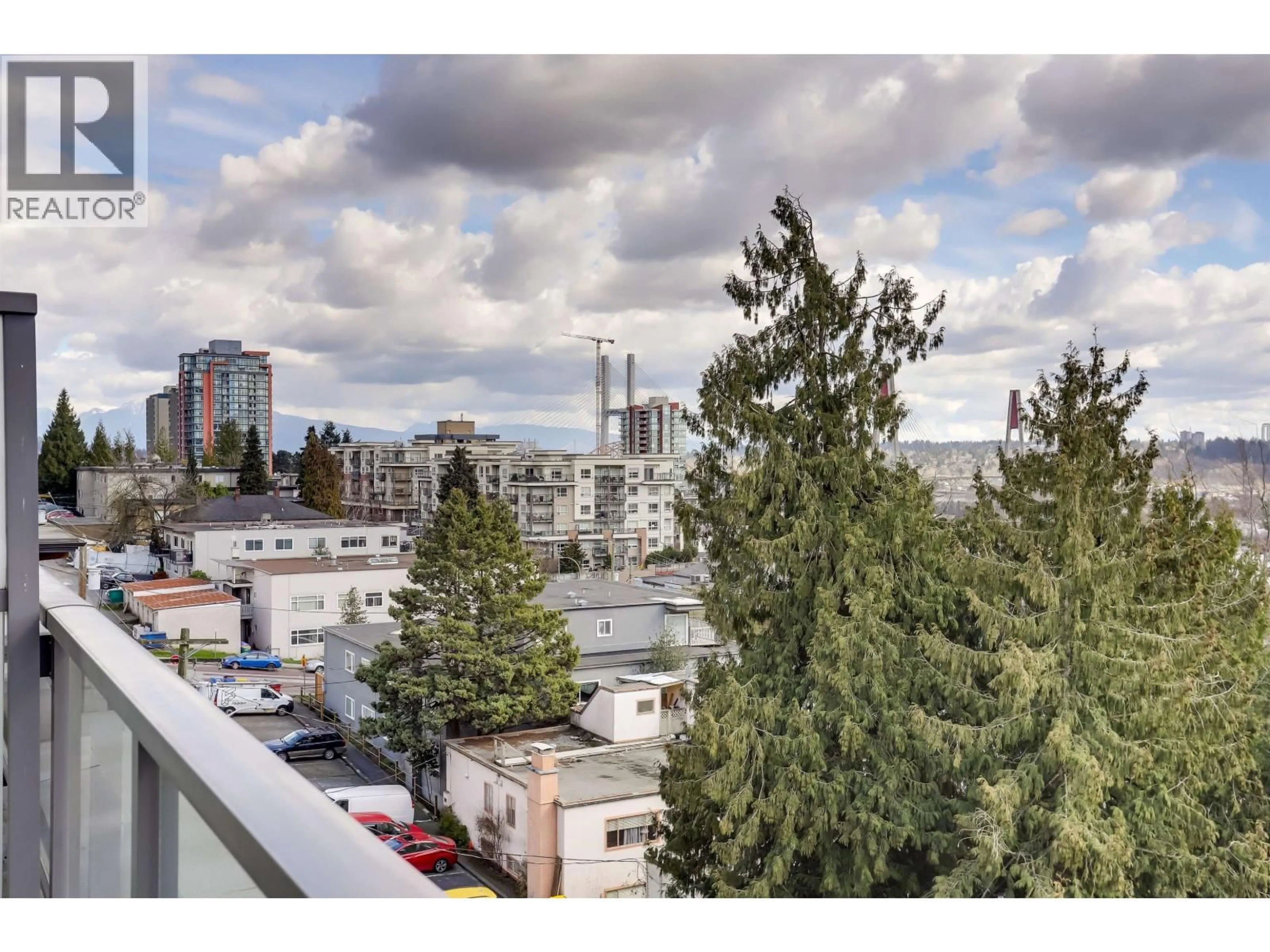 A pic from outside/outdoor area/front of a property/back of a property/a pic from drone, city buildings view from balcony for 619 - 500 ROYAL AVENUE, New Westminster British Columbia V3L0G5