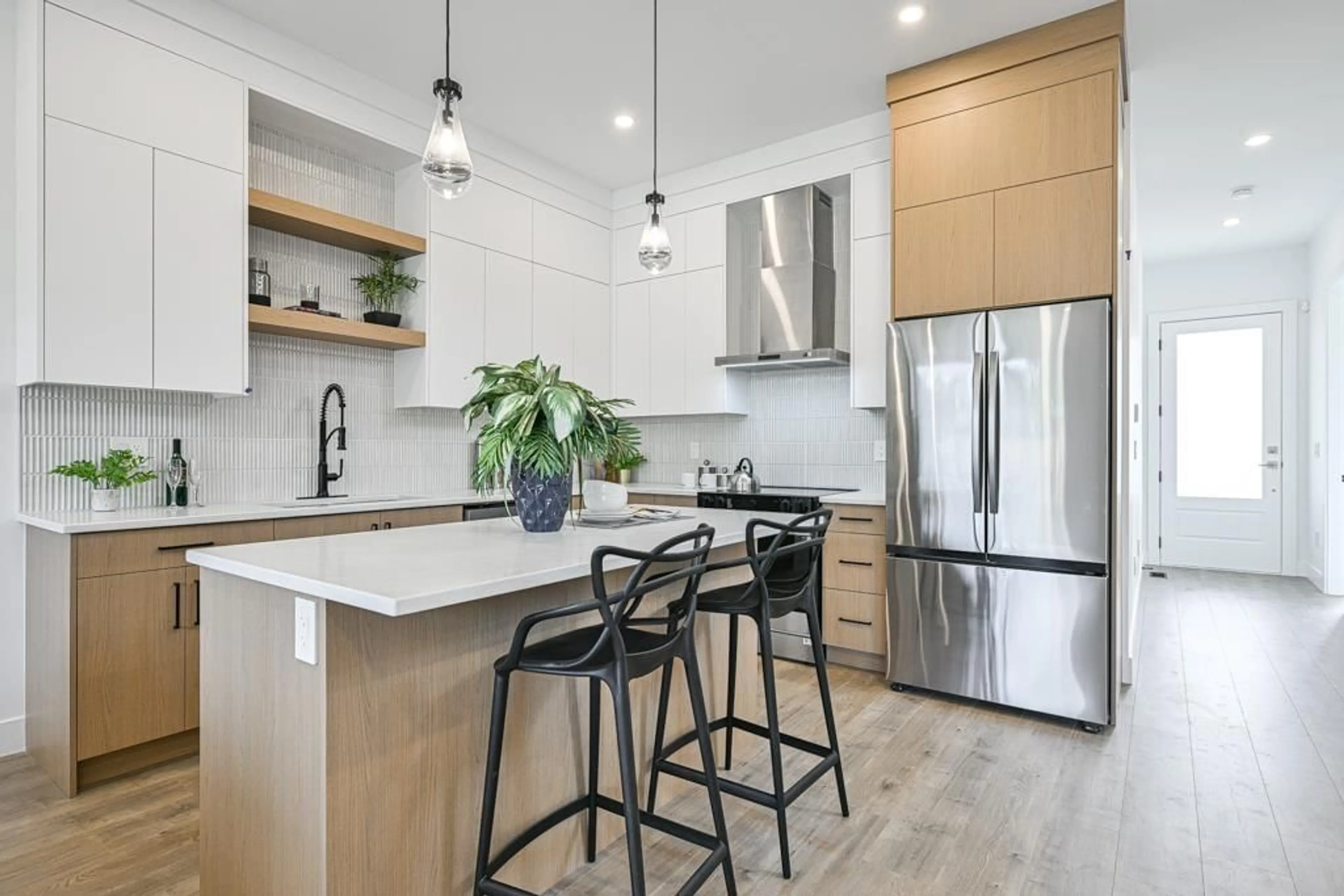 Contemporary kitchen, unknown for 10739 VISTA PLACE, Delta British Columbia V4C6Y8