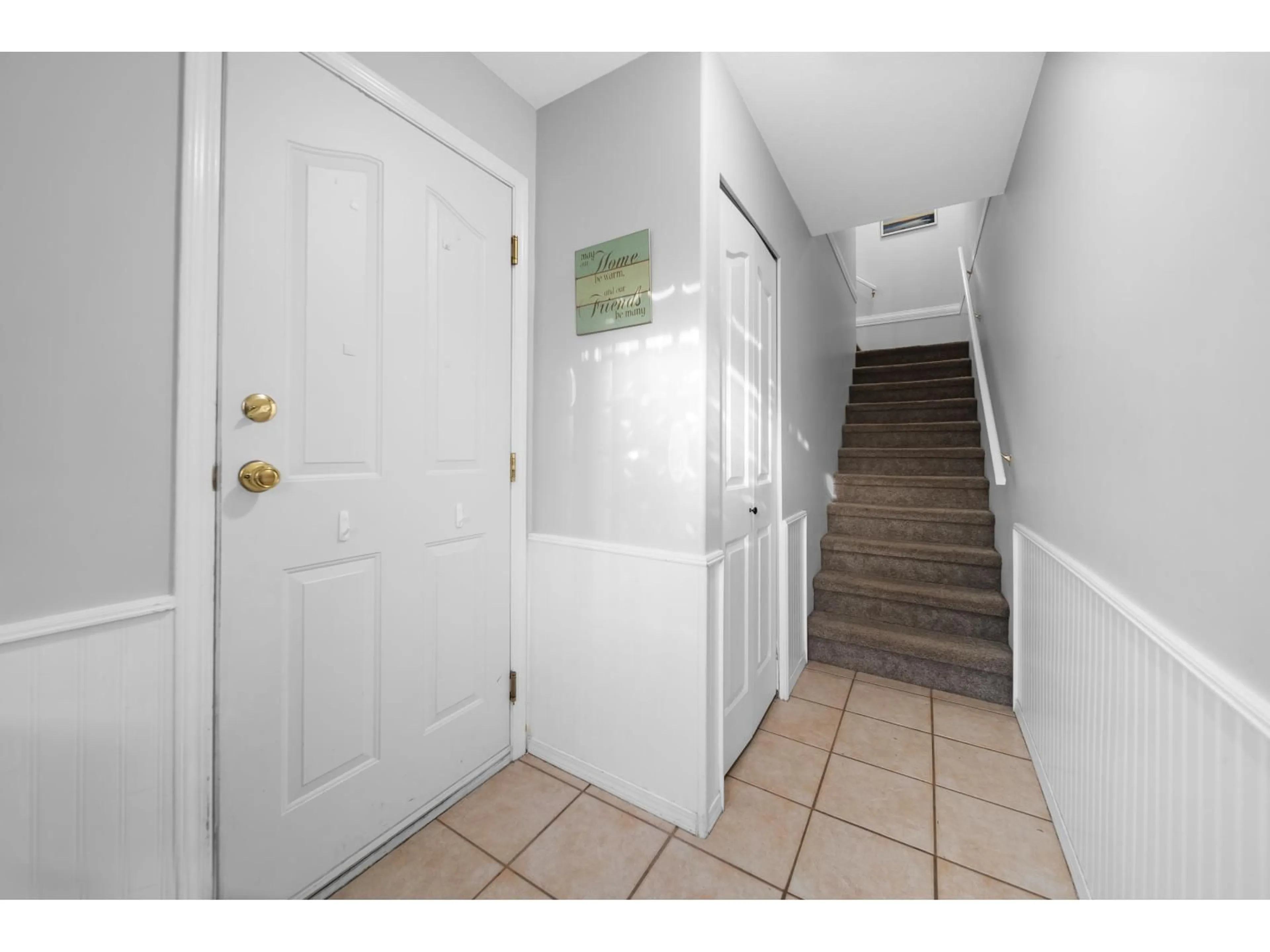 Indoor entryway for 119 - 6450 VEDDER ROAD, Chilliwack British Columbia V2R5N7