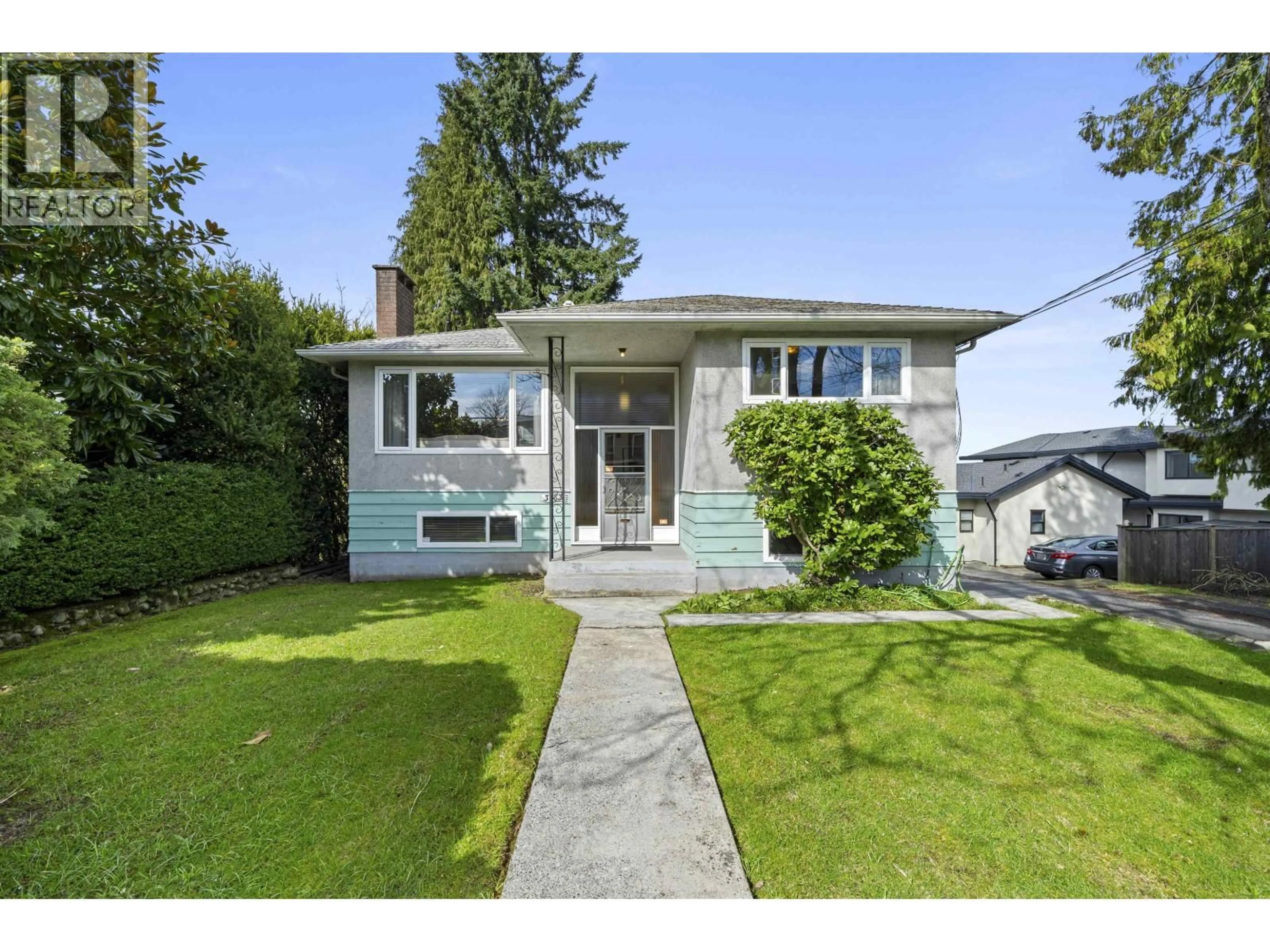 Home with vinyl exterior material, street for 3783 PRICE STREET, Burnaby British Columbia V5G2K9